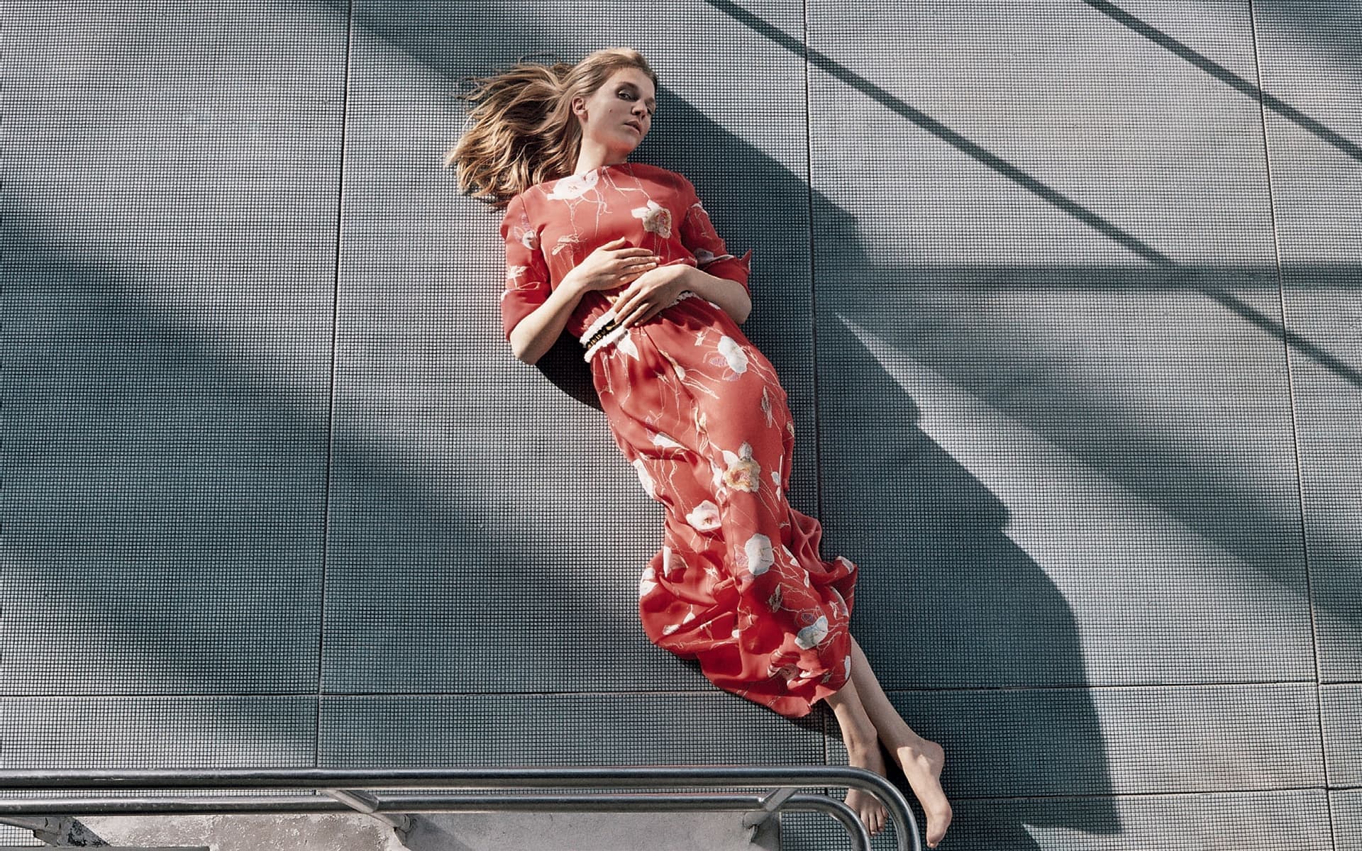 Clémence Poésy lying on a textured surface HD Wallpaper