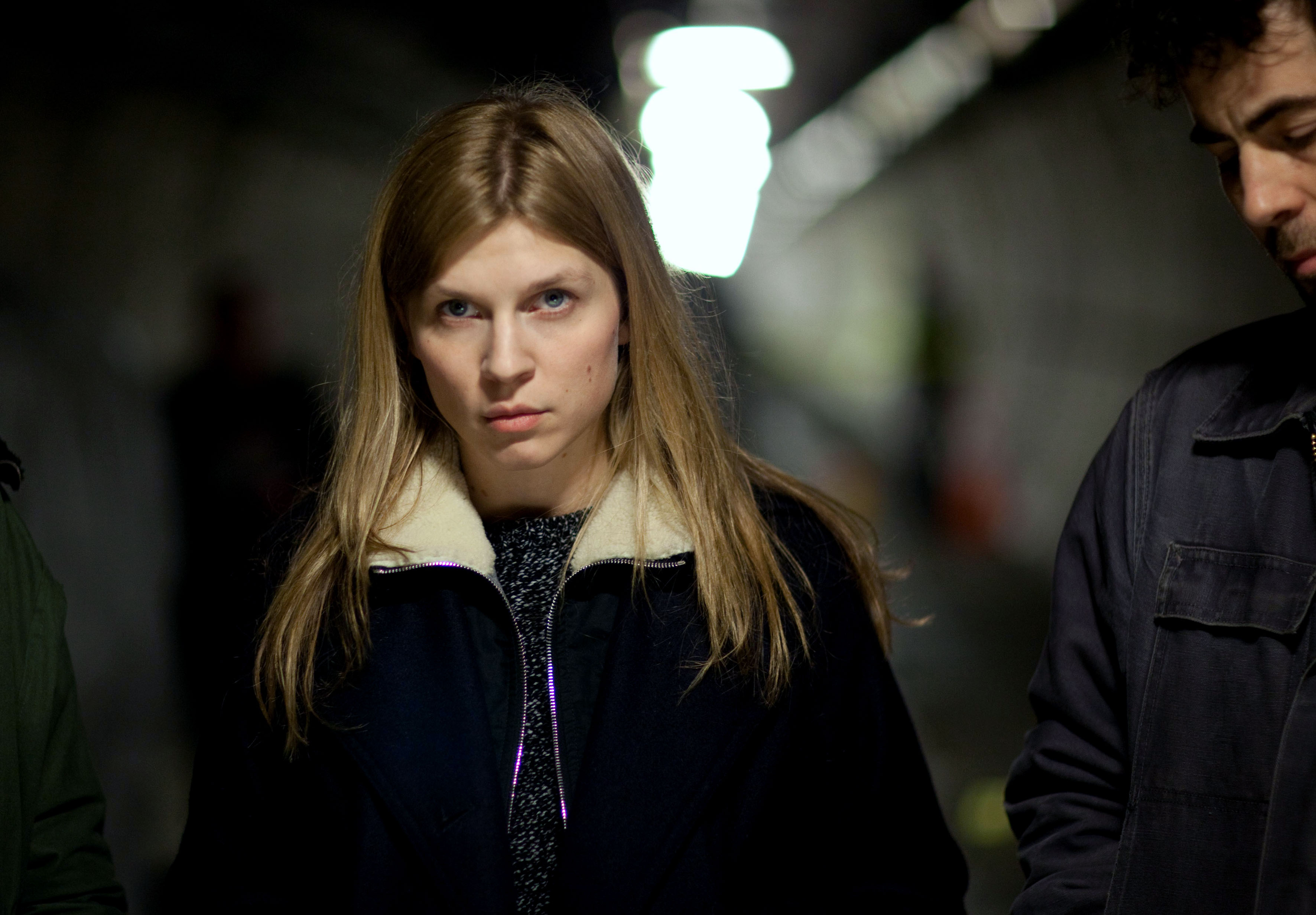 Clémence Poésy in a dark setting HD Wallpaper