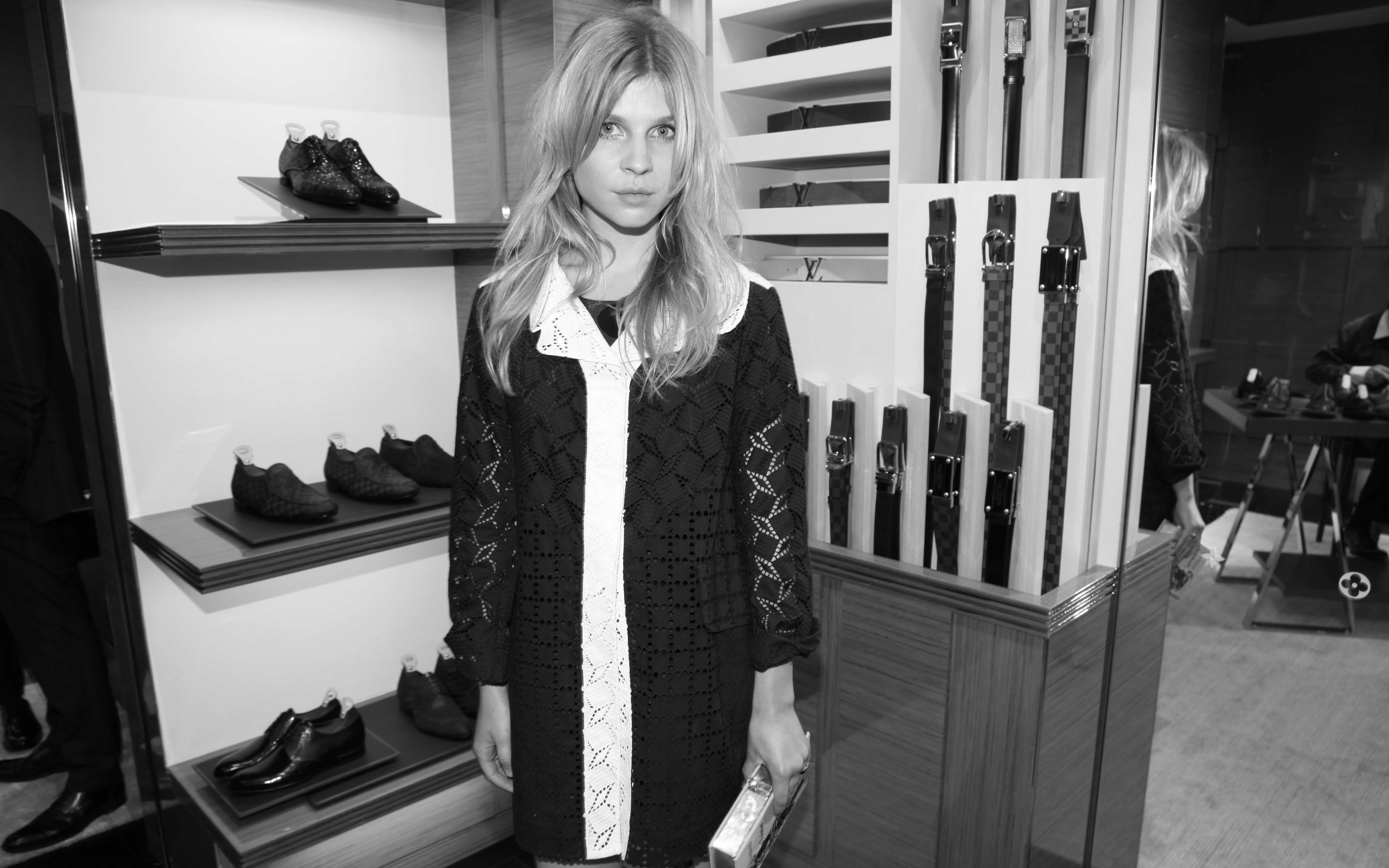 Clémence Poésy in Louis Vuitton store HD Wallpaper