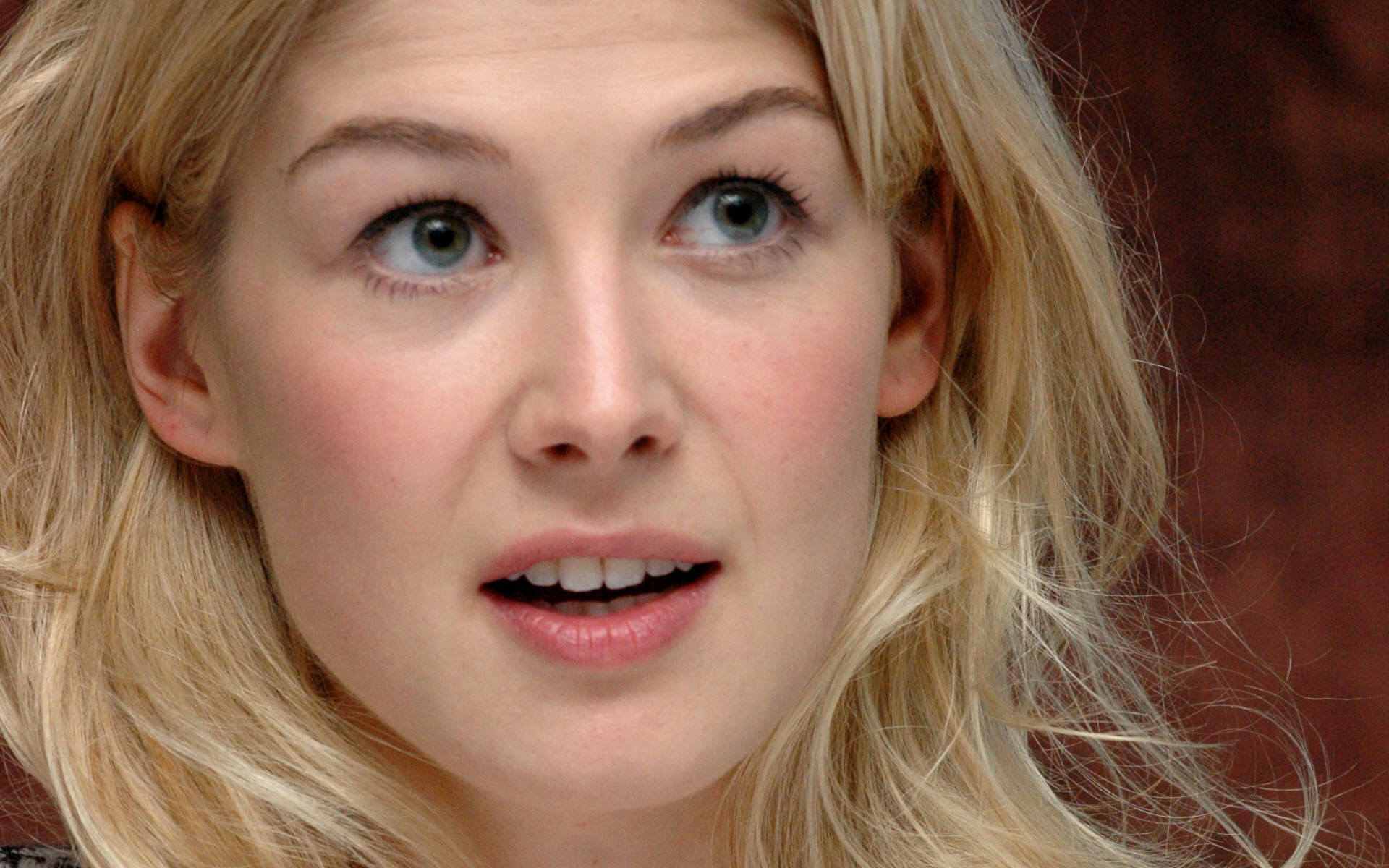 Rosamund Pike HD Wallpaper