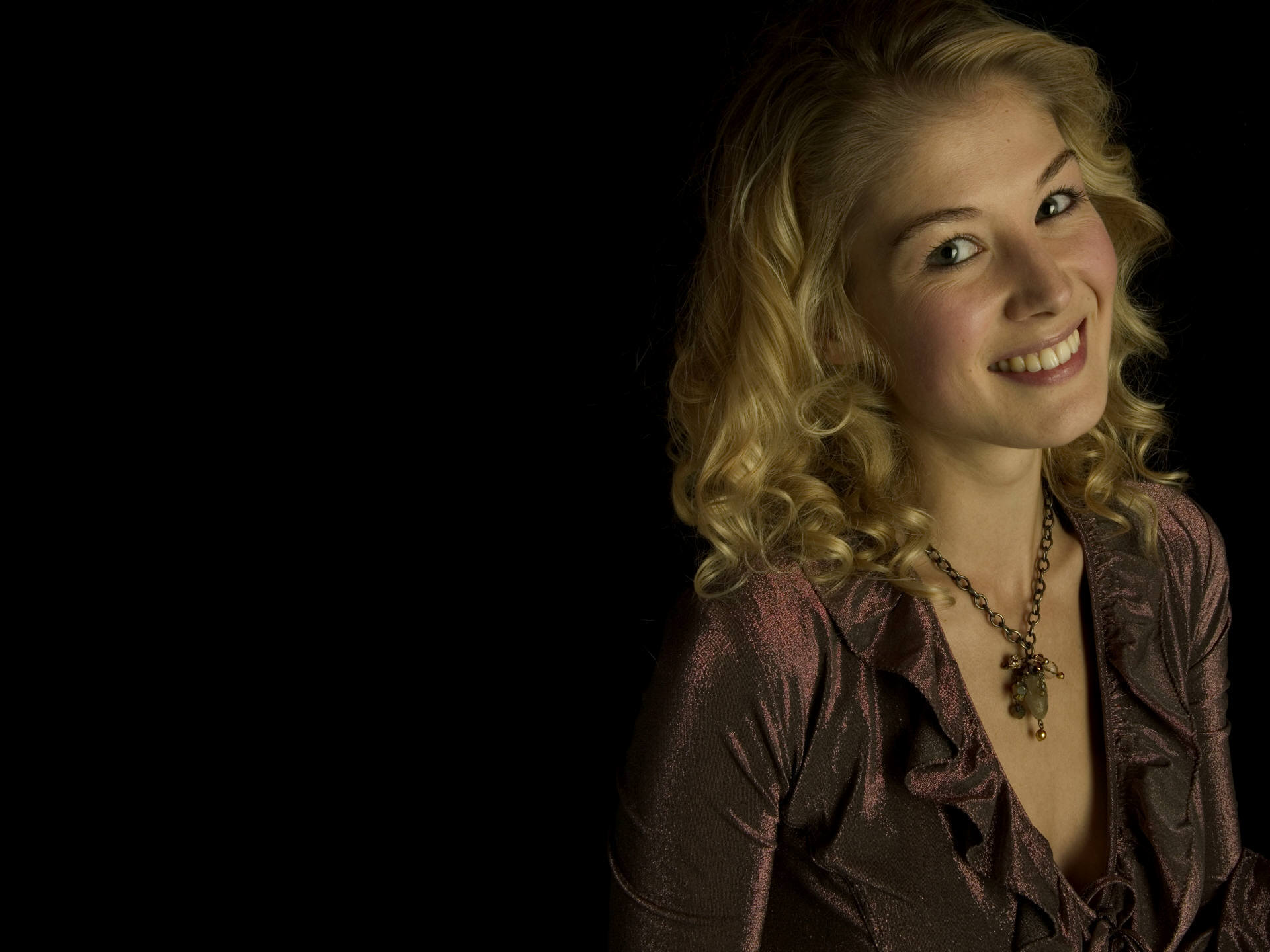 Rosamund Pike HD Wallpaper