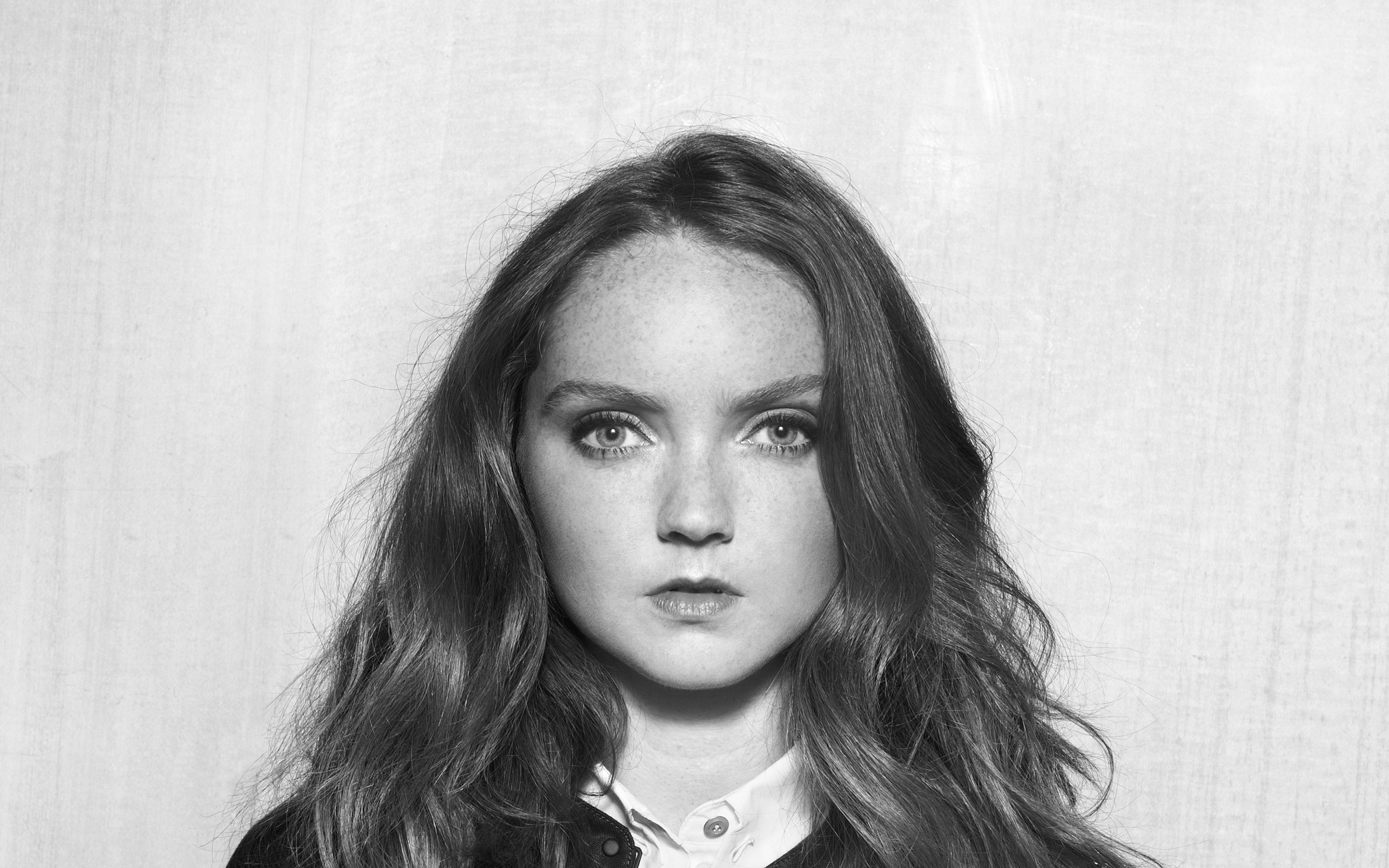 Lily Cole black and white portrait HD Wallpaper