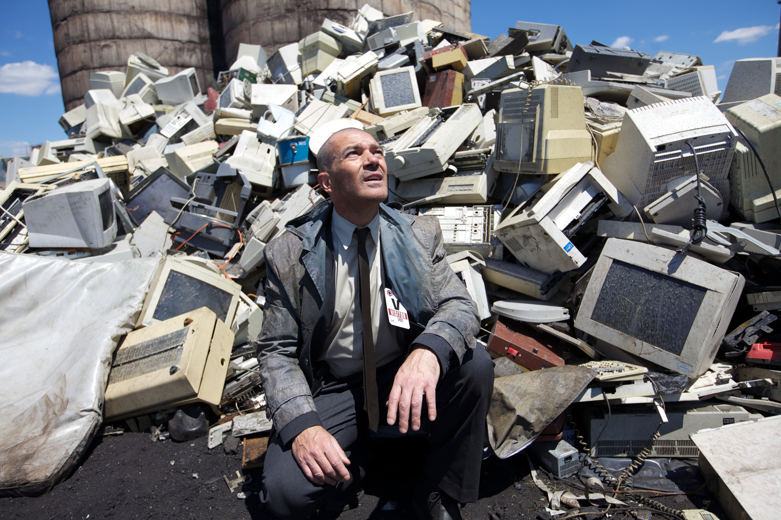 Antonio Banderas in a junkyard of old computers HD Wallpaper