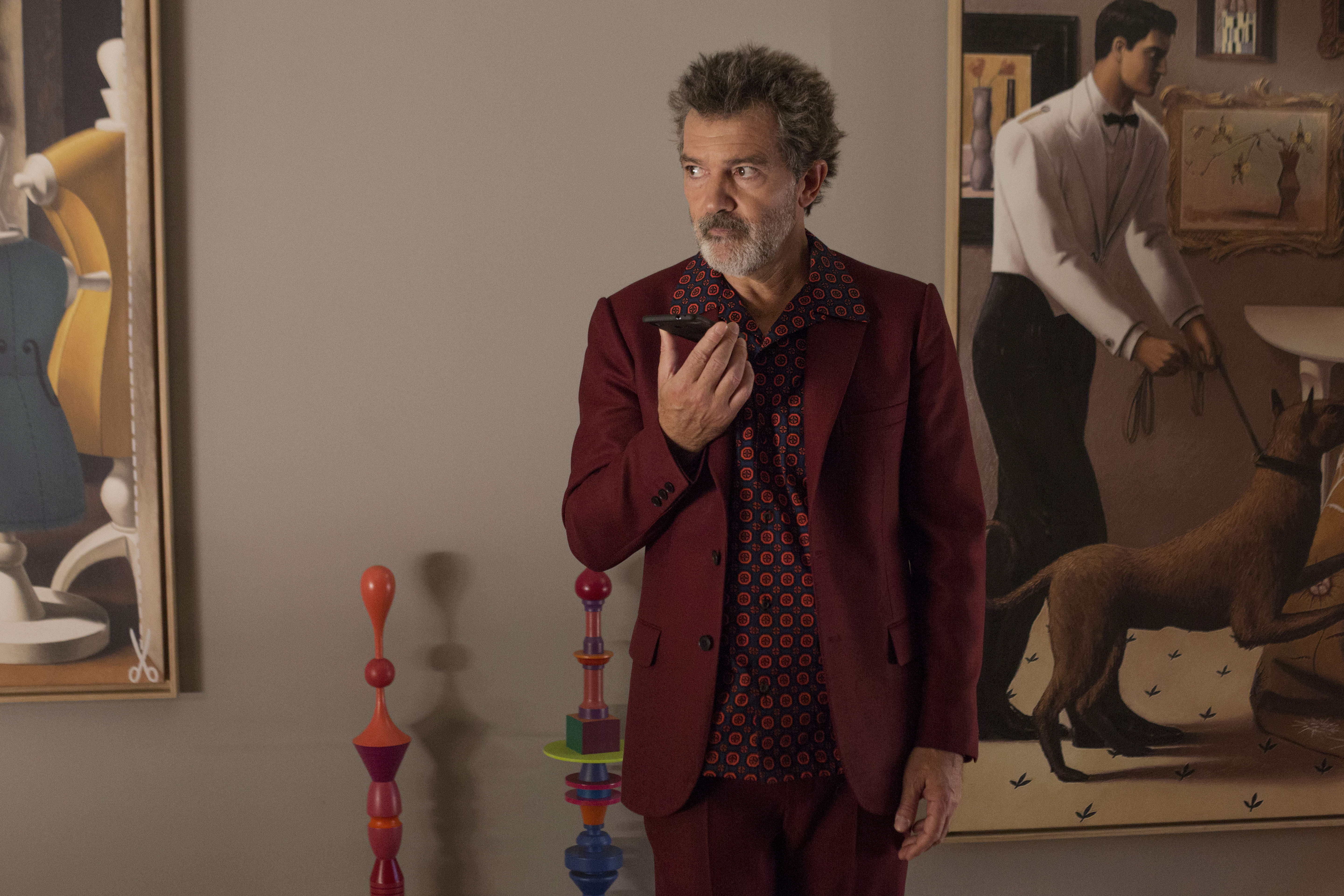 Antonio Banderas in a red suit HD Wallpaper