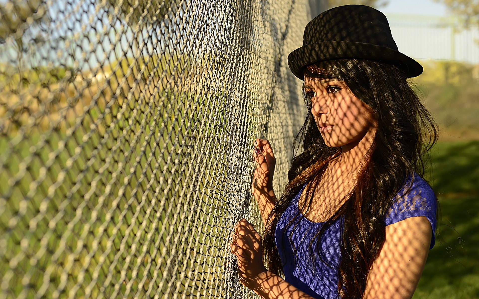 Woman in hat leaning on fence HD Wallpaper