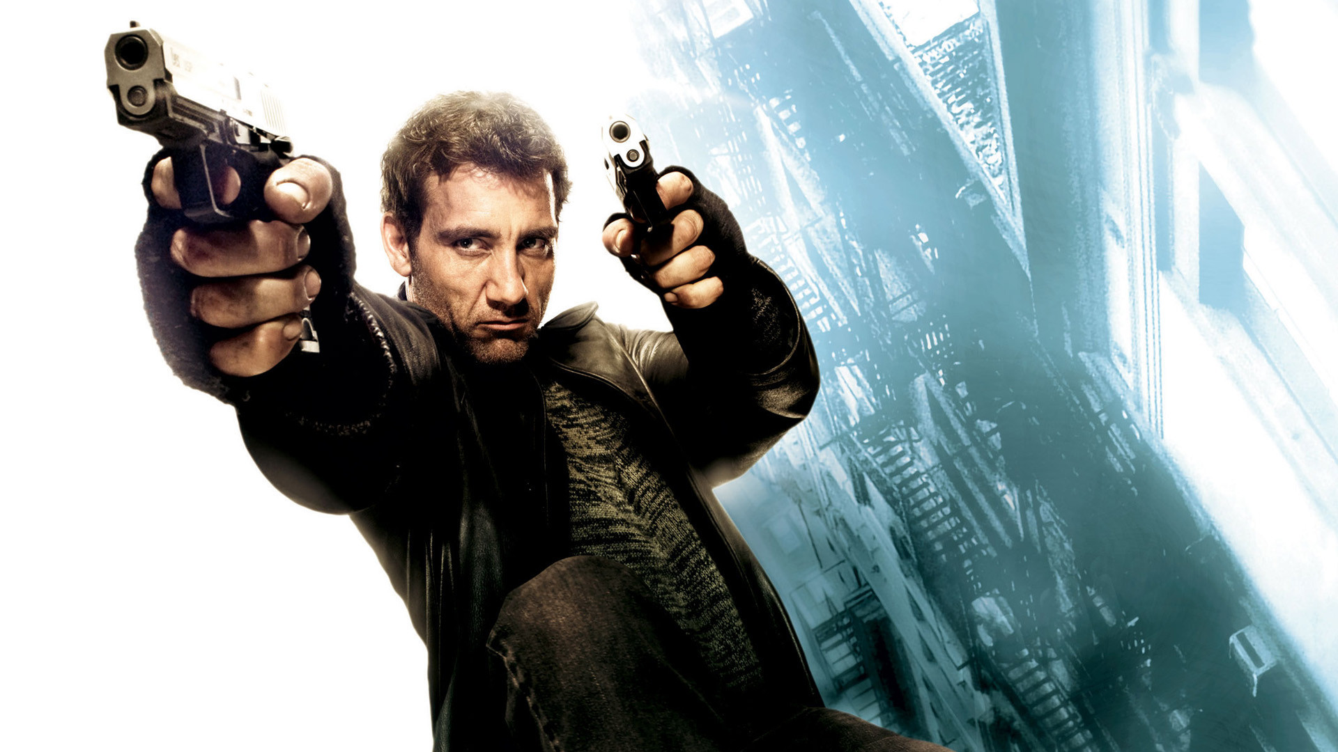 Clive Owen holding two guns HD Wallpaper