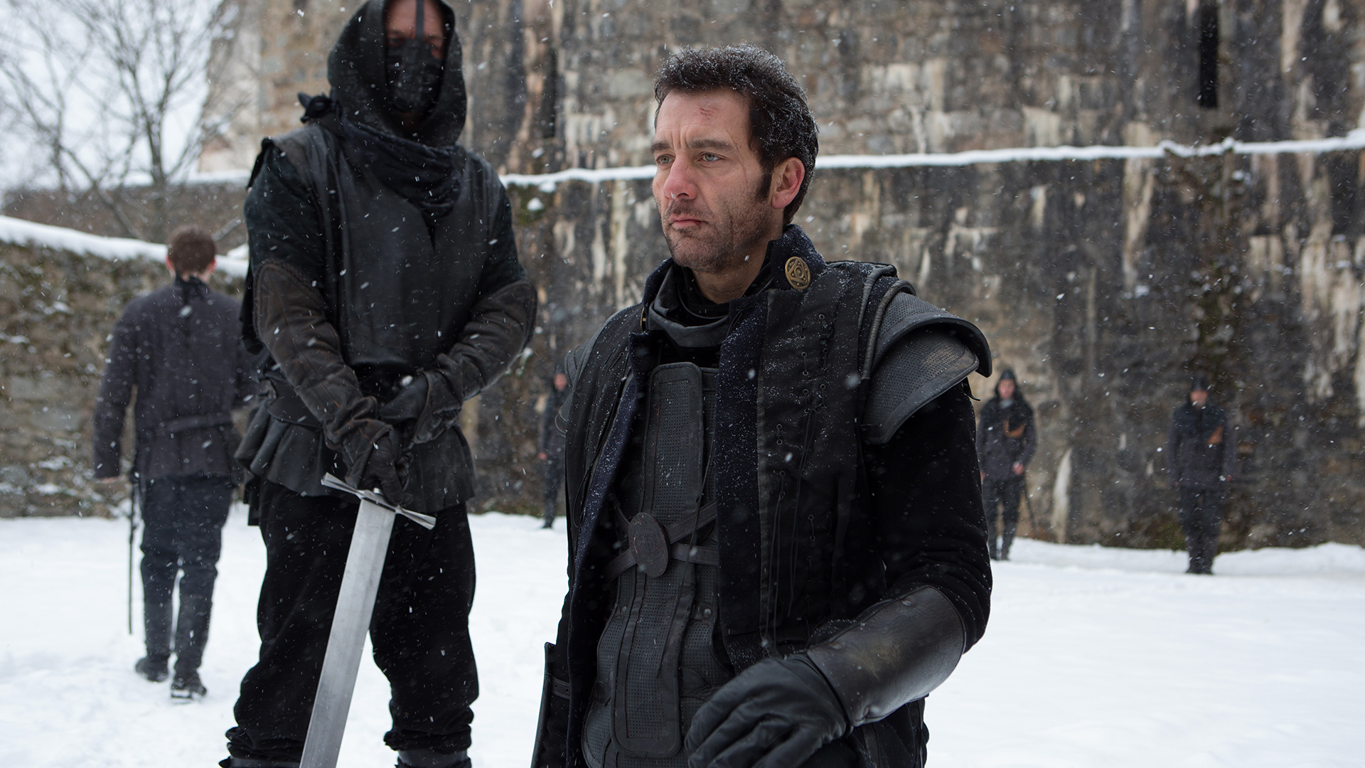 Clive Owen in a medieval setting HD Wallpaper