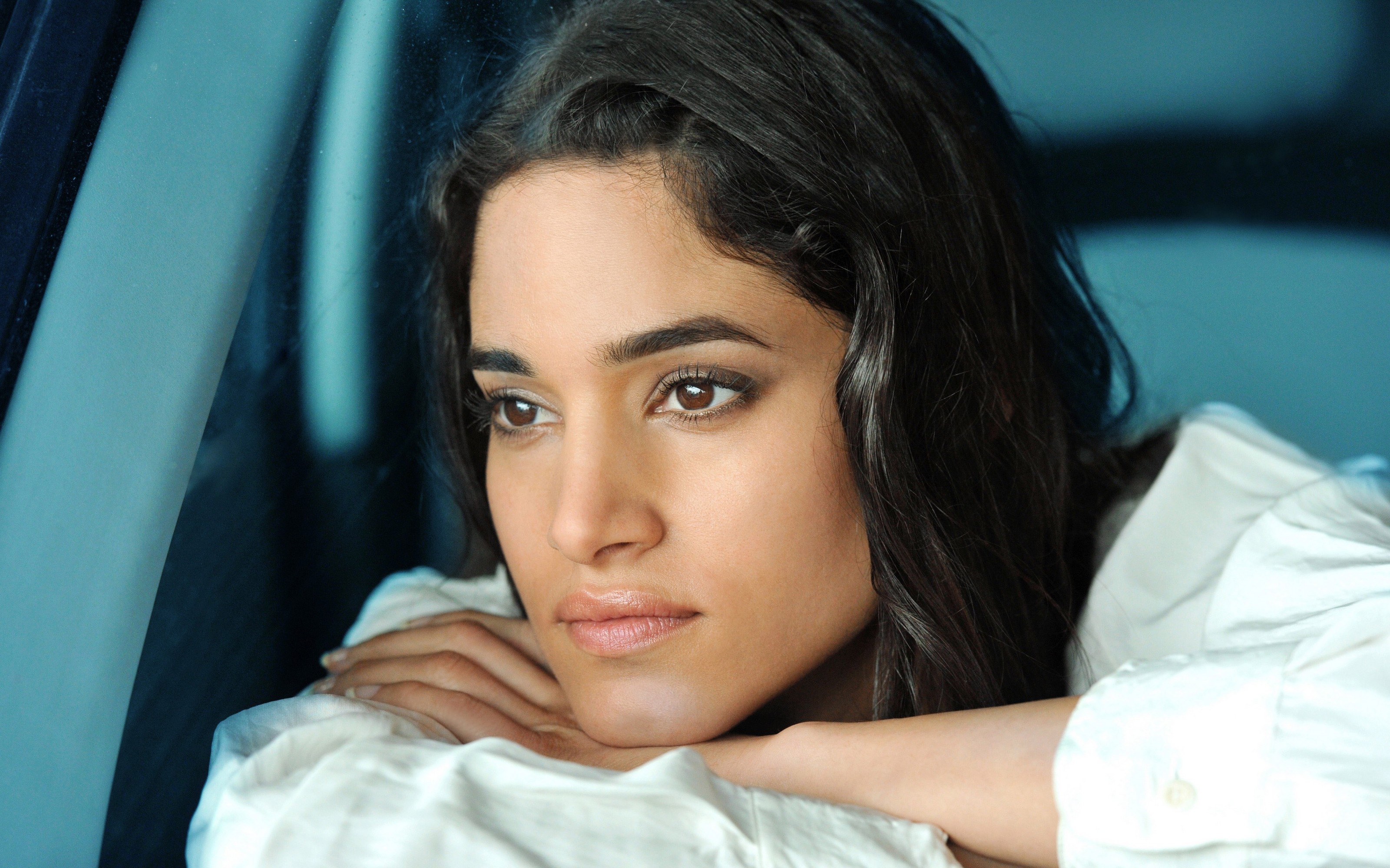 Sofia Boutella looking out a car window HD Wallpaper