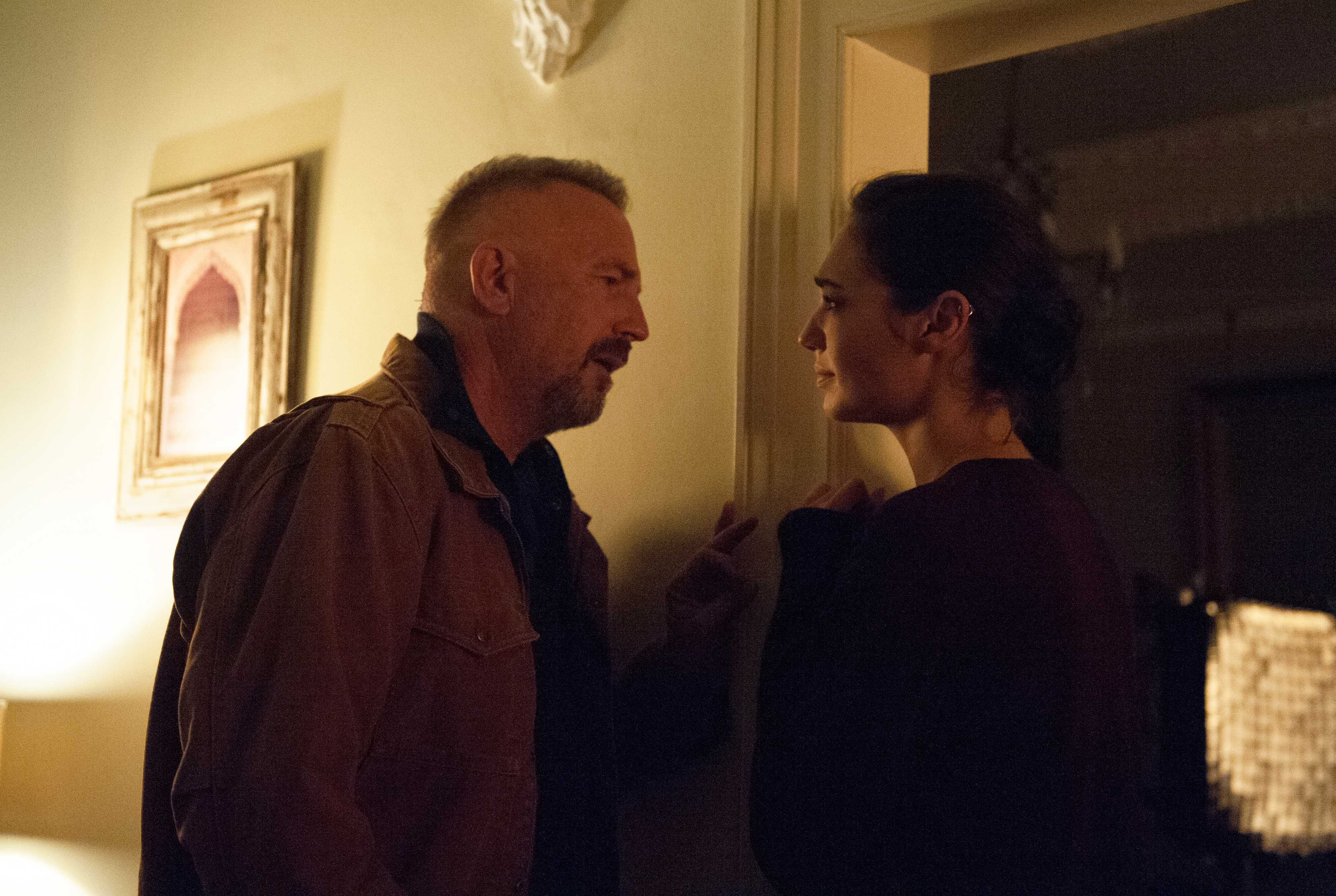 Kevin Costner and woman in room HD Wallpaper