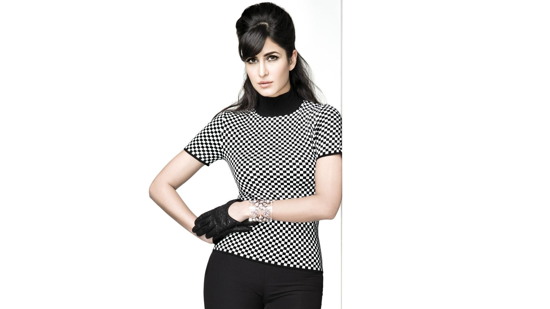 Katrina Kaif in a checkered top and black pants HD Wallpaper