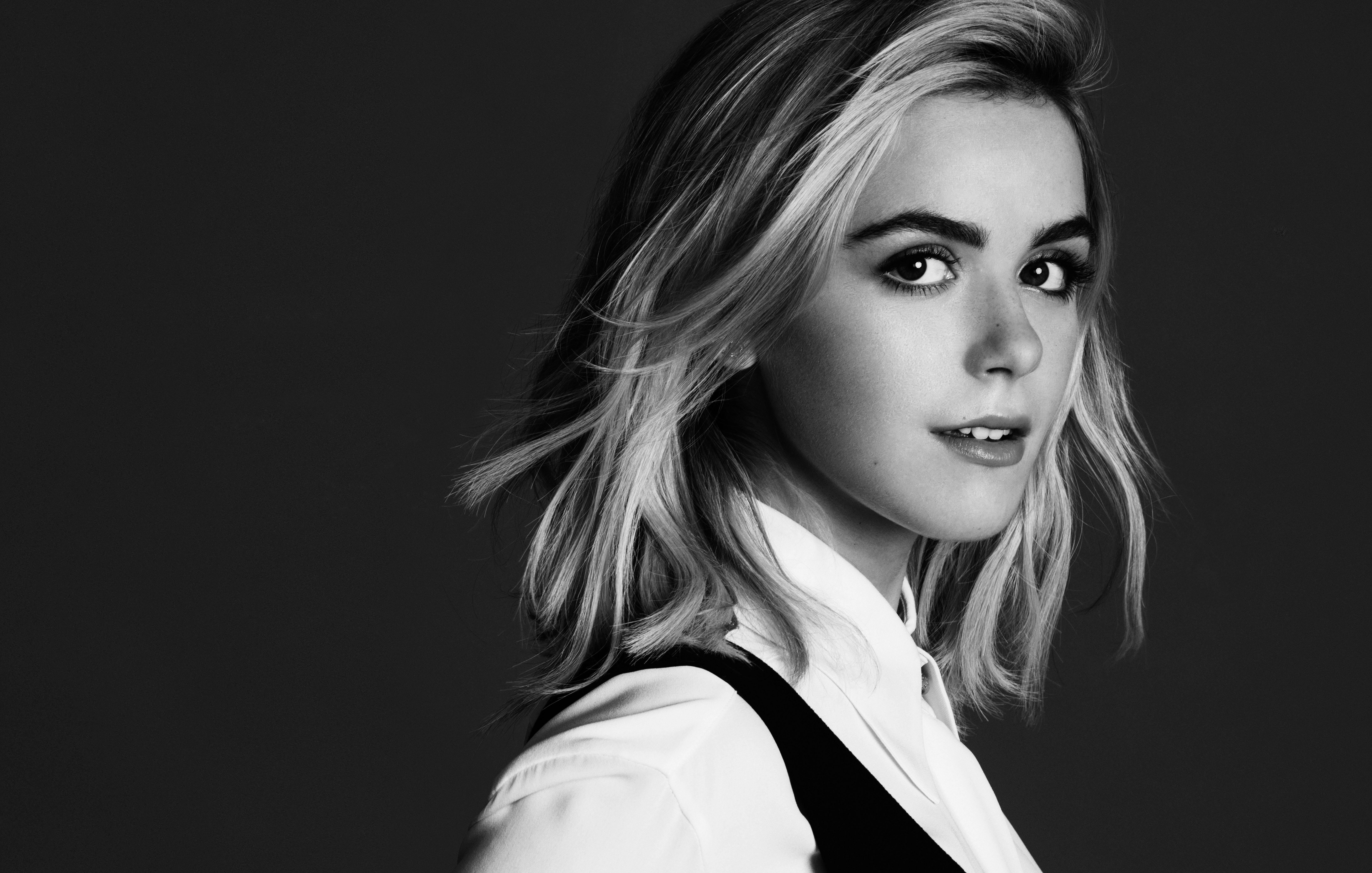Black and White Portrait of Kiernan Shipka HD Wallpaper