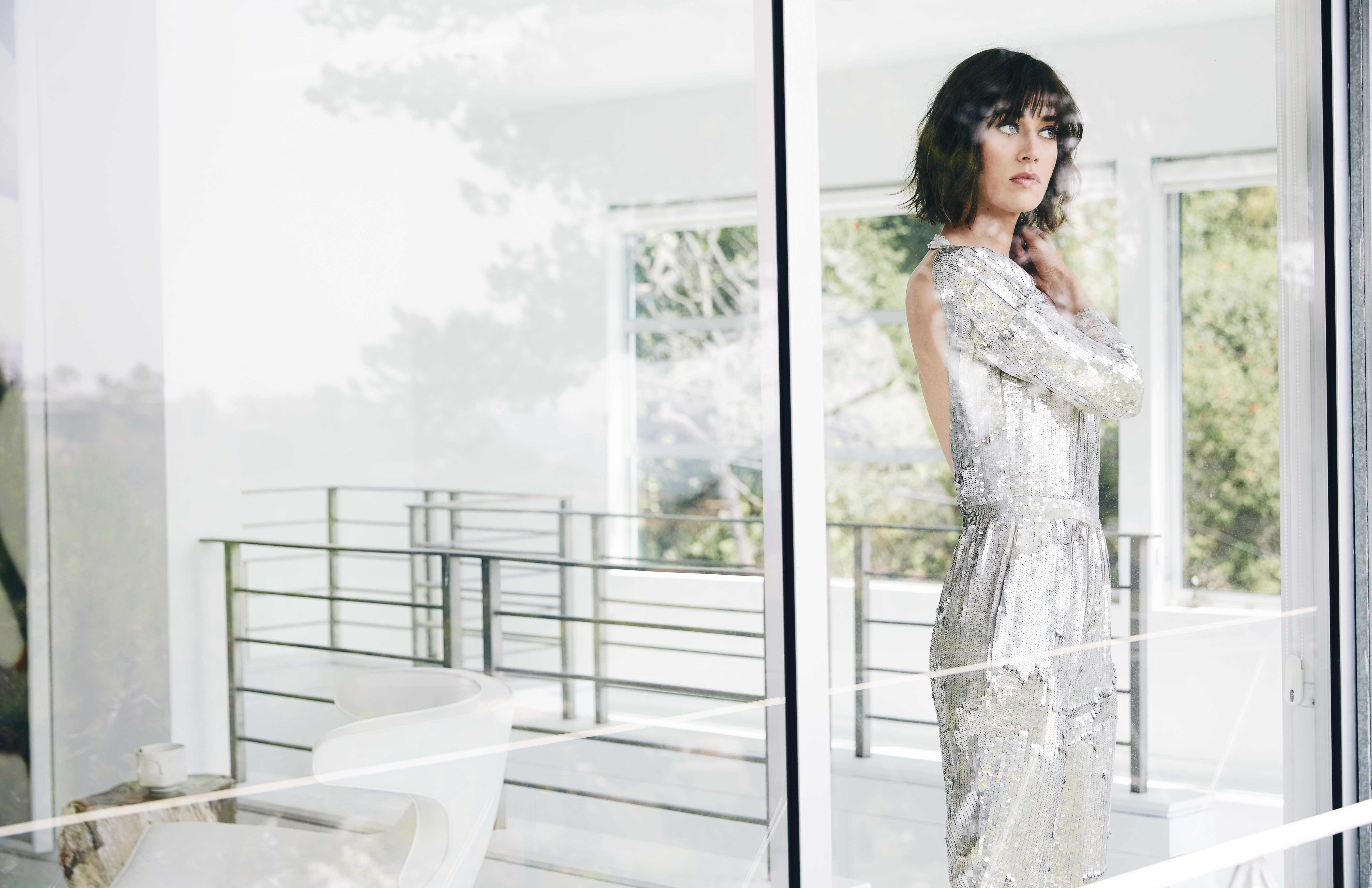 Lizzy Caplan in a silver sequined dress HD Wallpaper