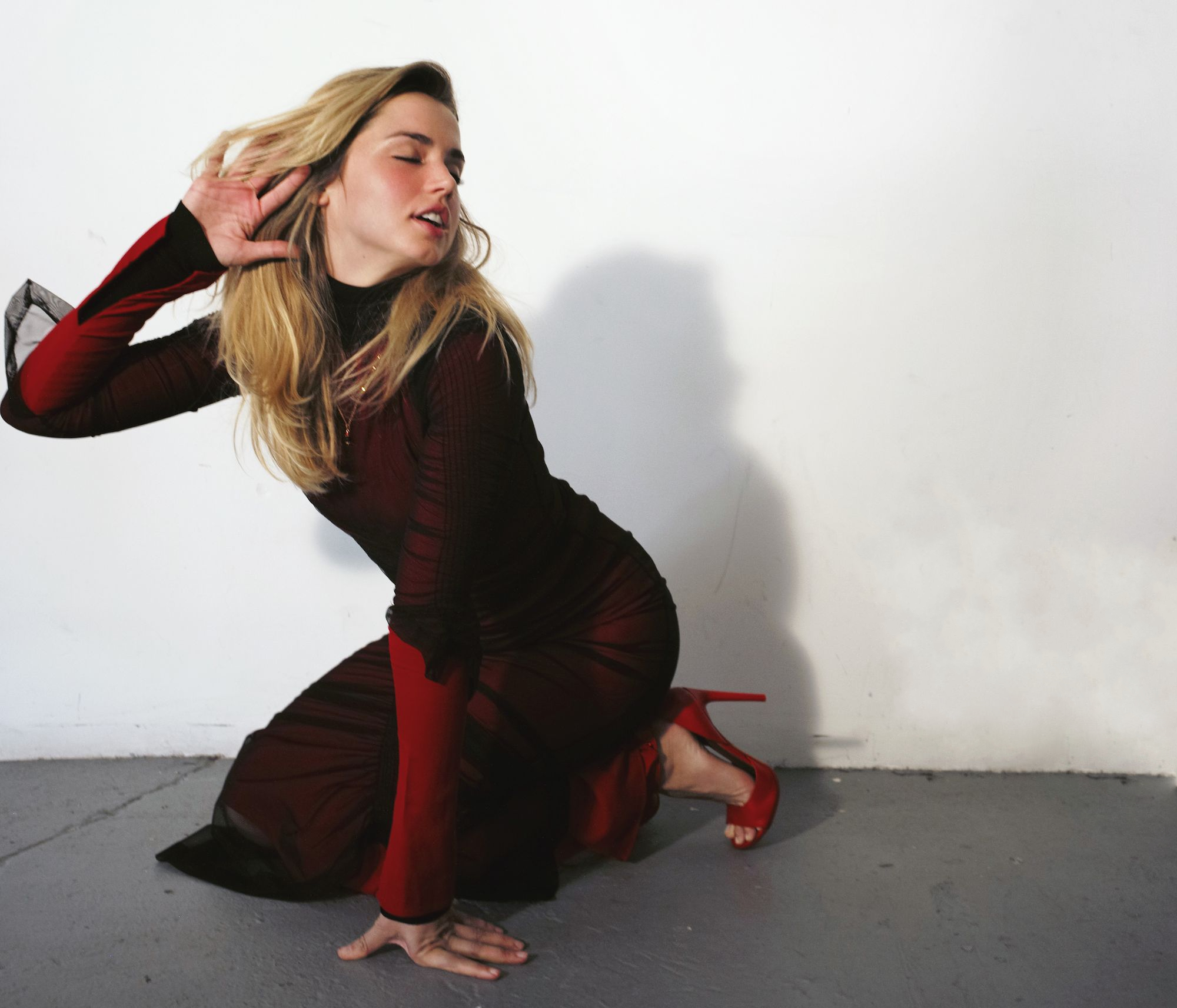 Ana de Armas in a red dress HD Wallpaper