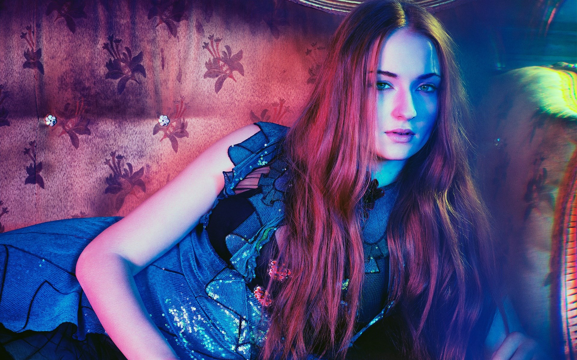 Sophie Turner in a blue sequined dress HD Wallpaper