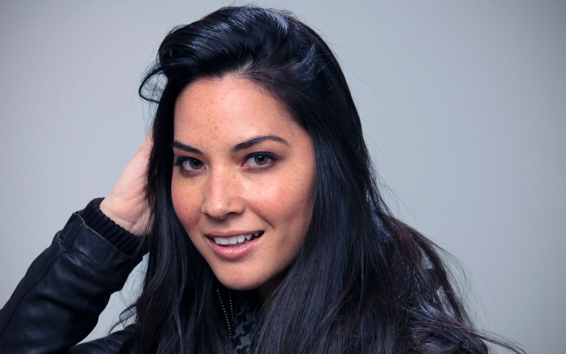 Olivia Munn HD Wallpaper