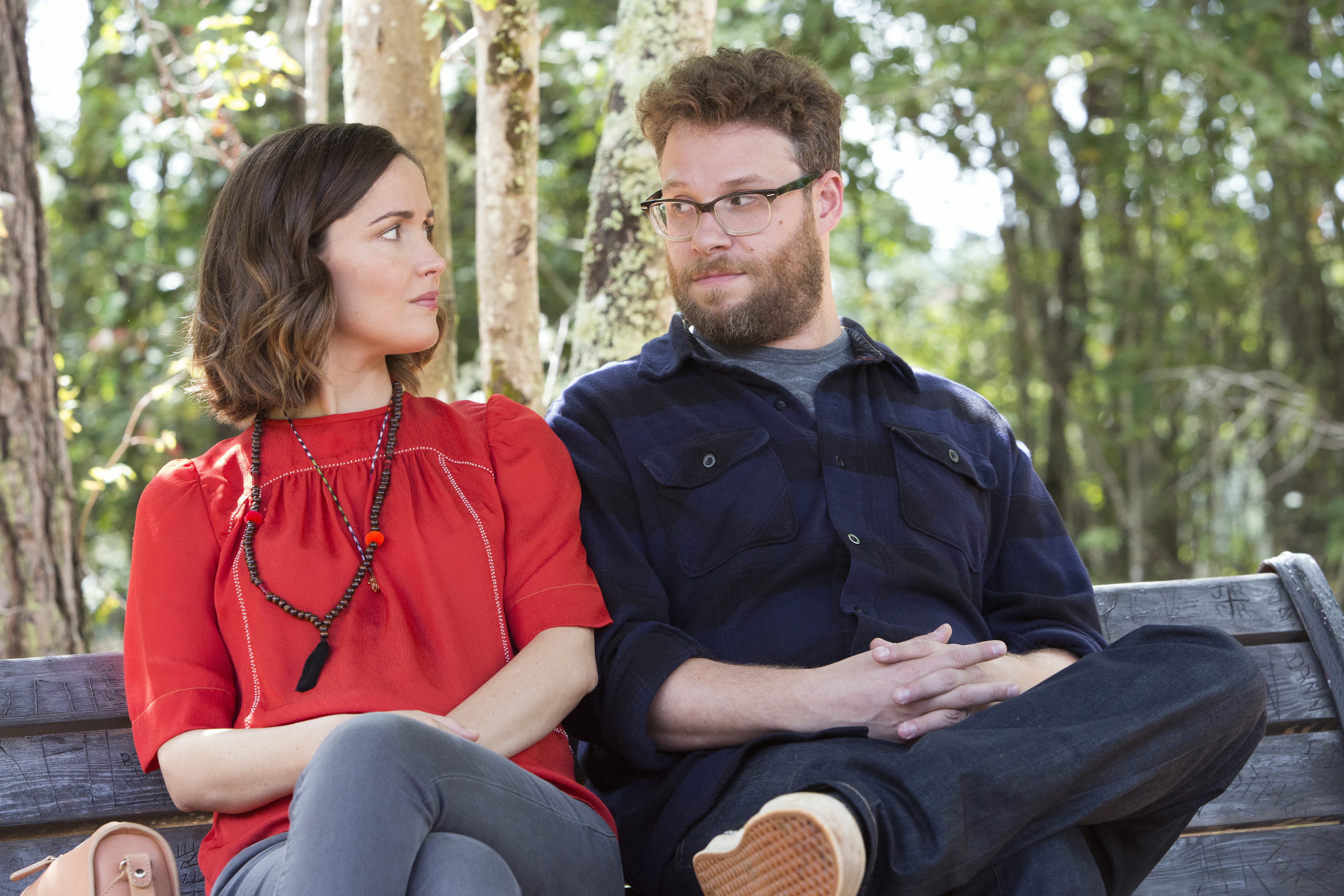 Seth Rogen and Rose Byrne sitting on a bench HD Wallpaper