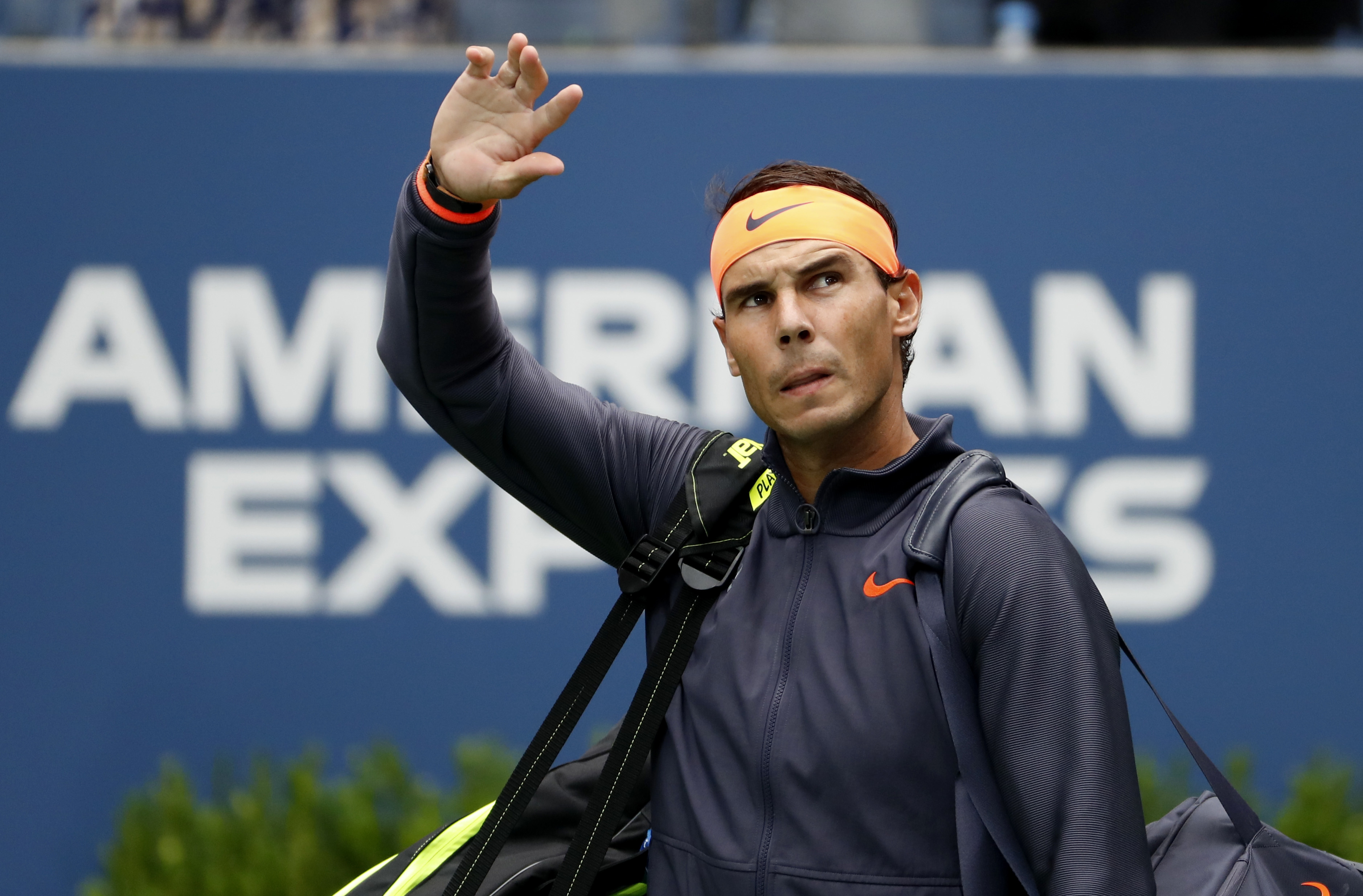 Rafael Nadal waving at American Express HD Wallpaper