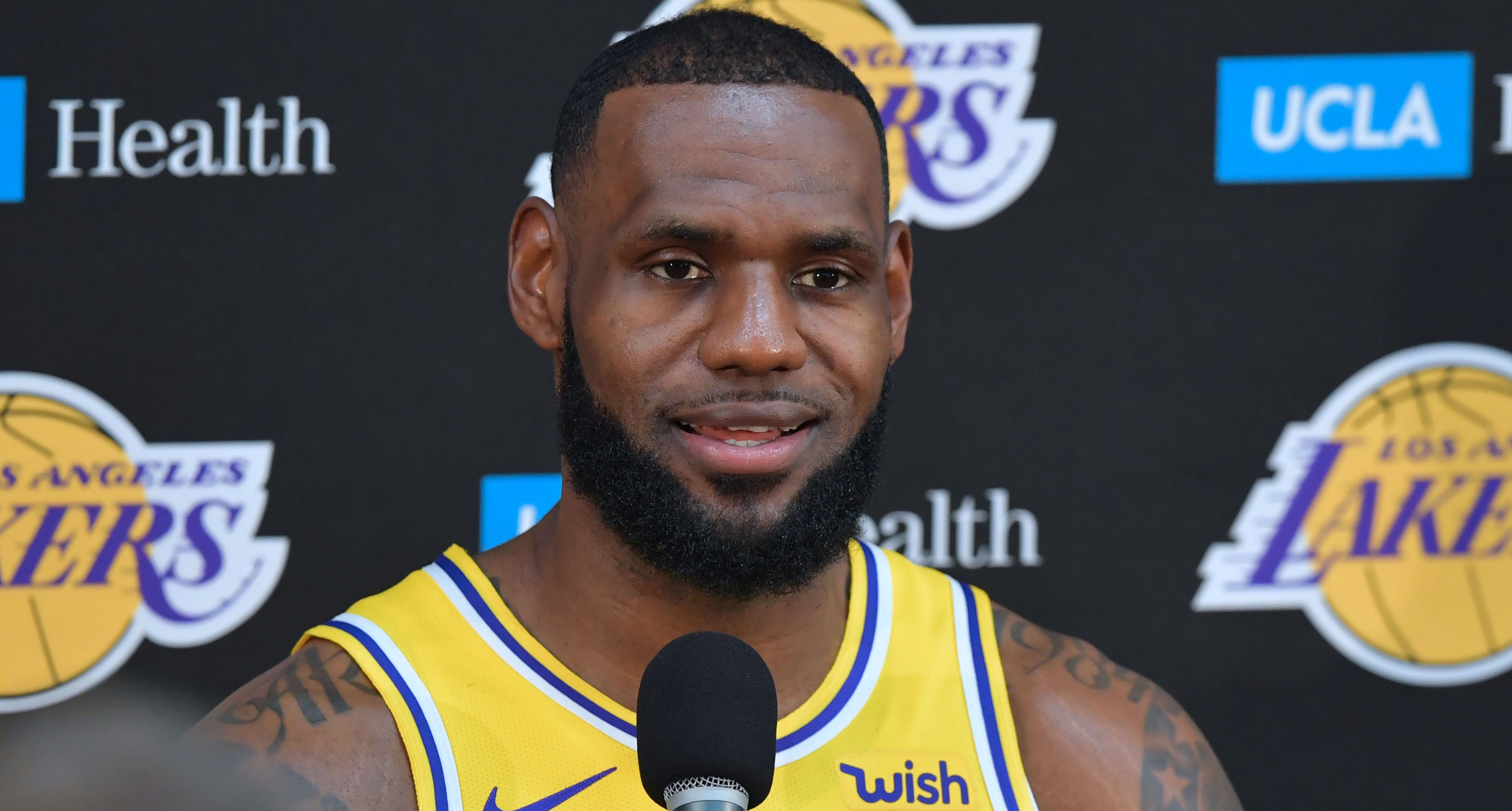 LeBron James from Los Angeles Lakers HD Wallpaper