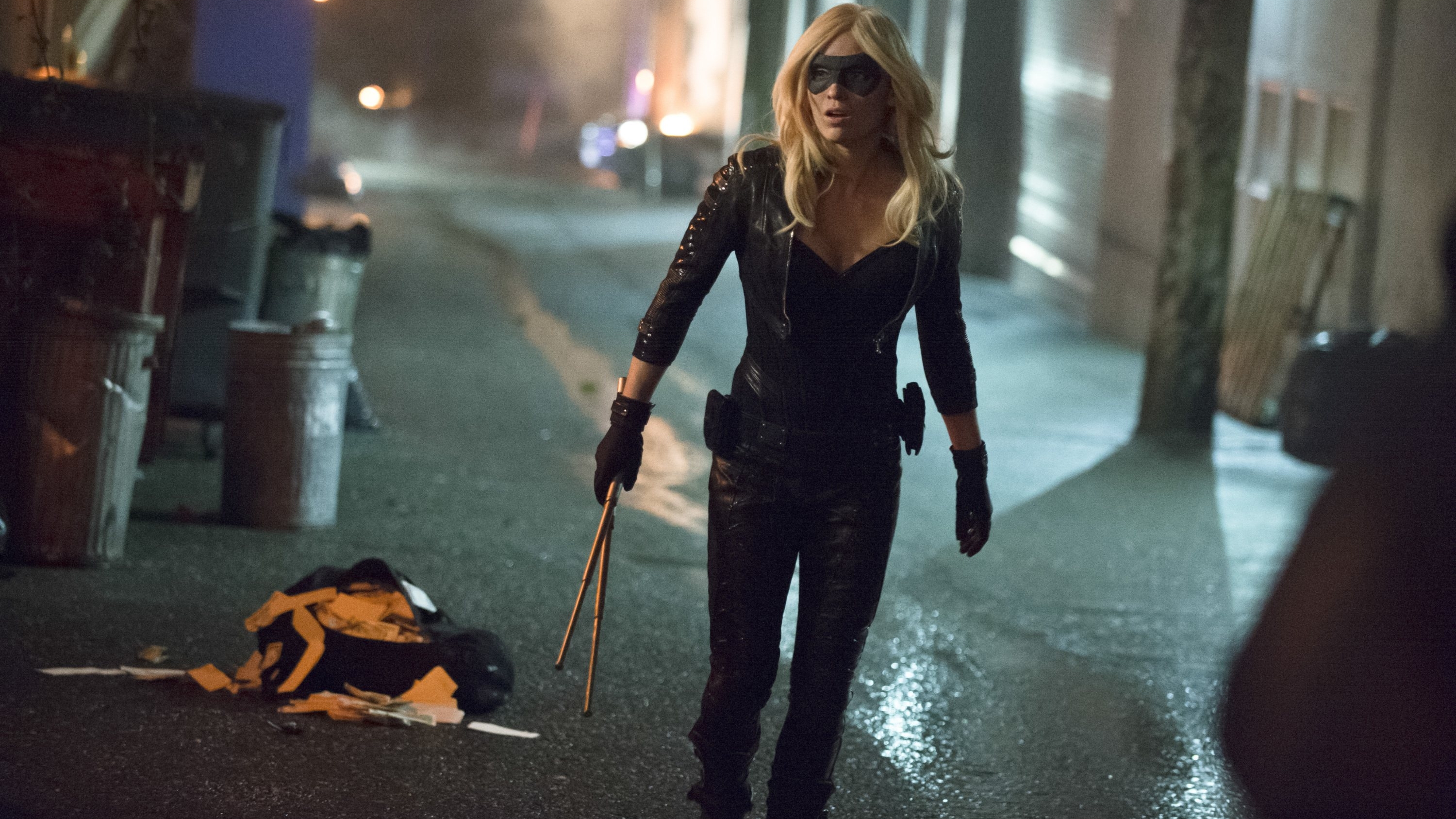 Caity Lotz as Black Canary in alley HD Wallpaper