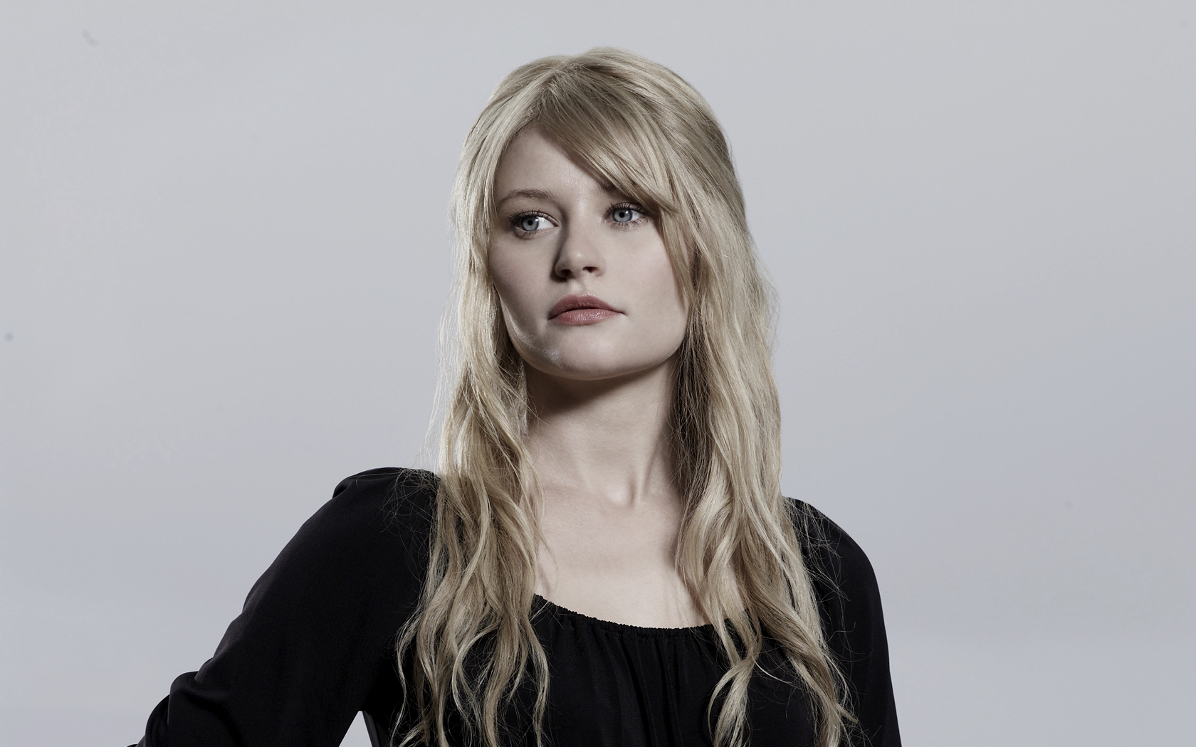 Emilie de Ravin HD Wallpaper