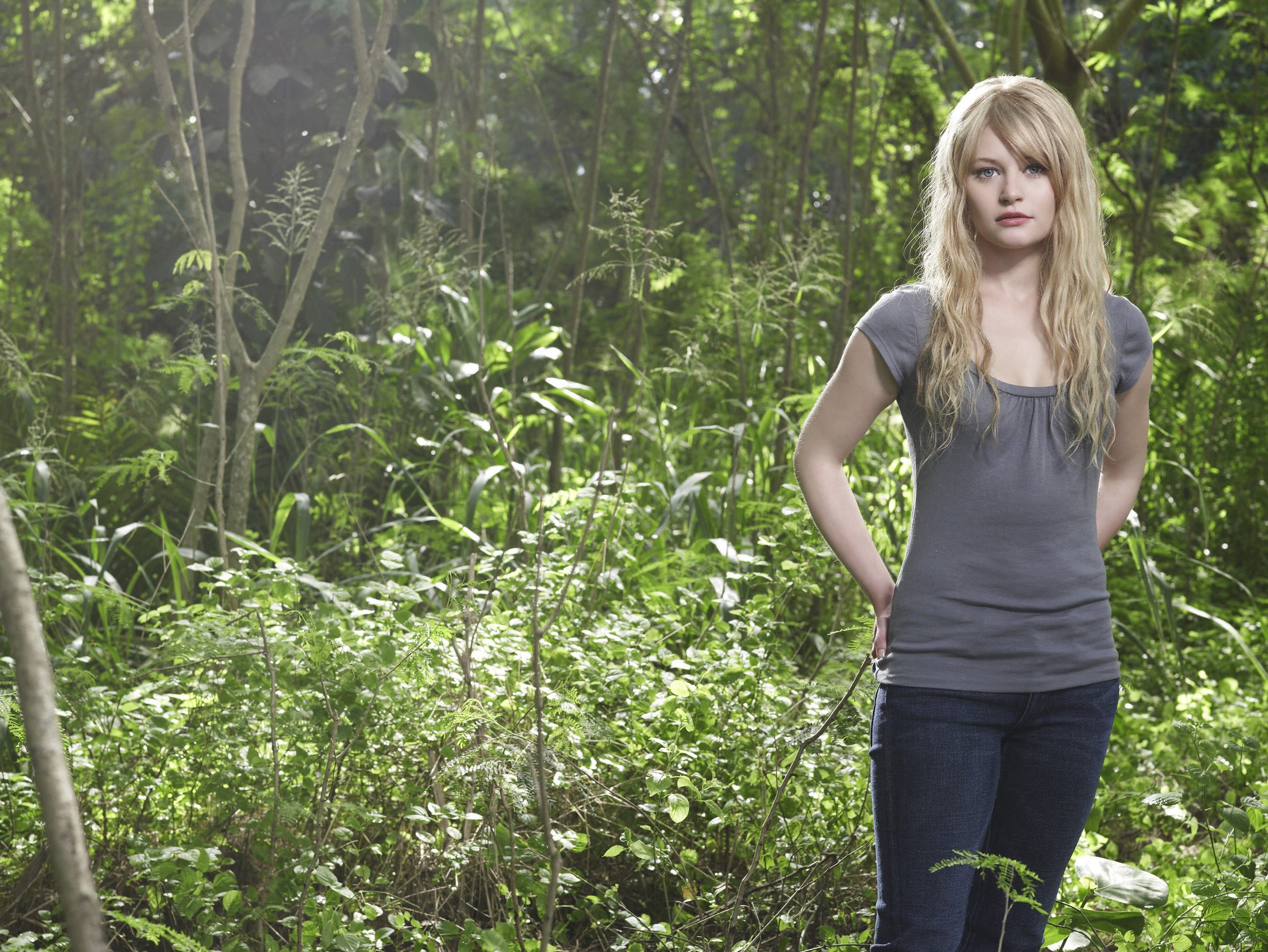 Emilie de Ravin in a forest HD Wallpaper