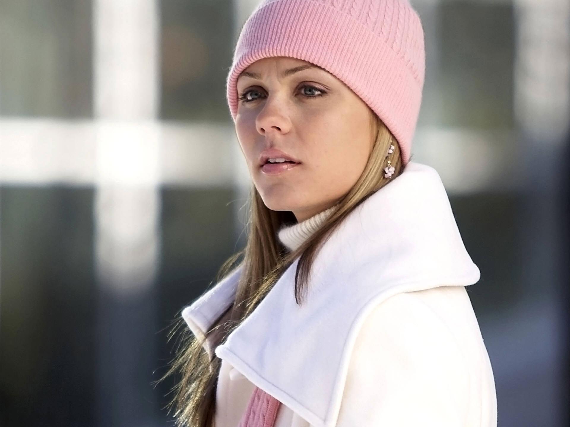 Laura Vandervoort wearing a pink hat and white coat HD Wallpaper