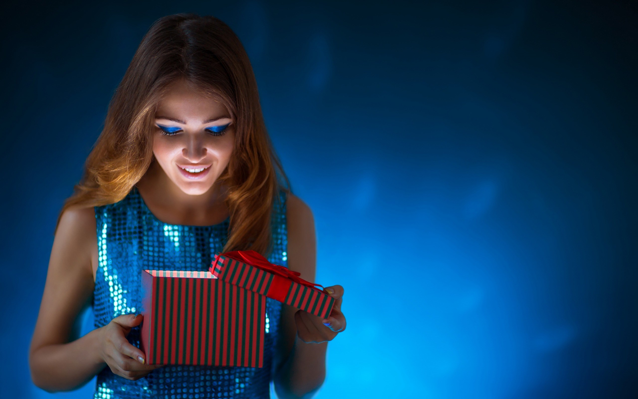 Woman opening a glowing gift box HD Wallpaper