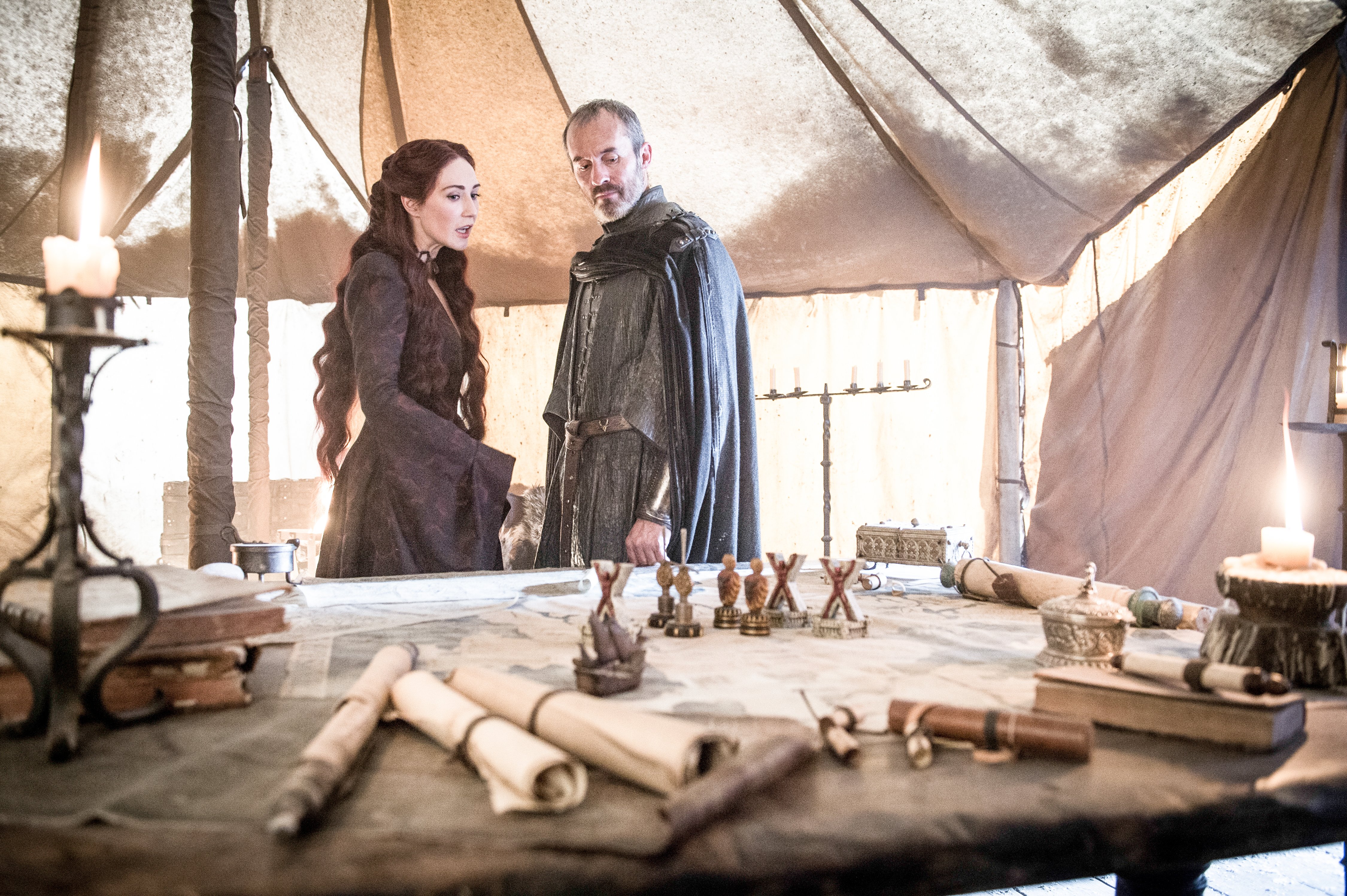 Melisandre and Stannis Baratheon in a tent HD Wallpaper