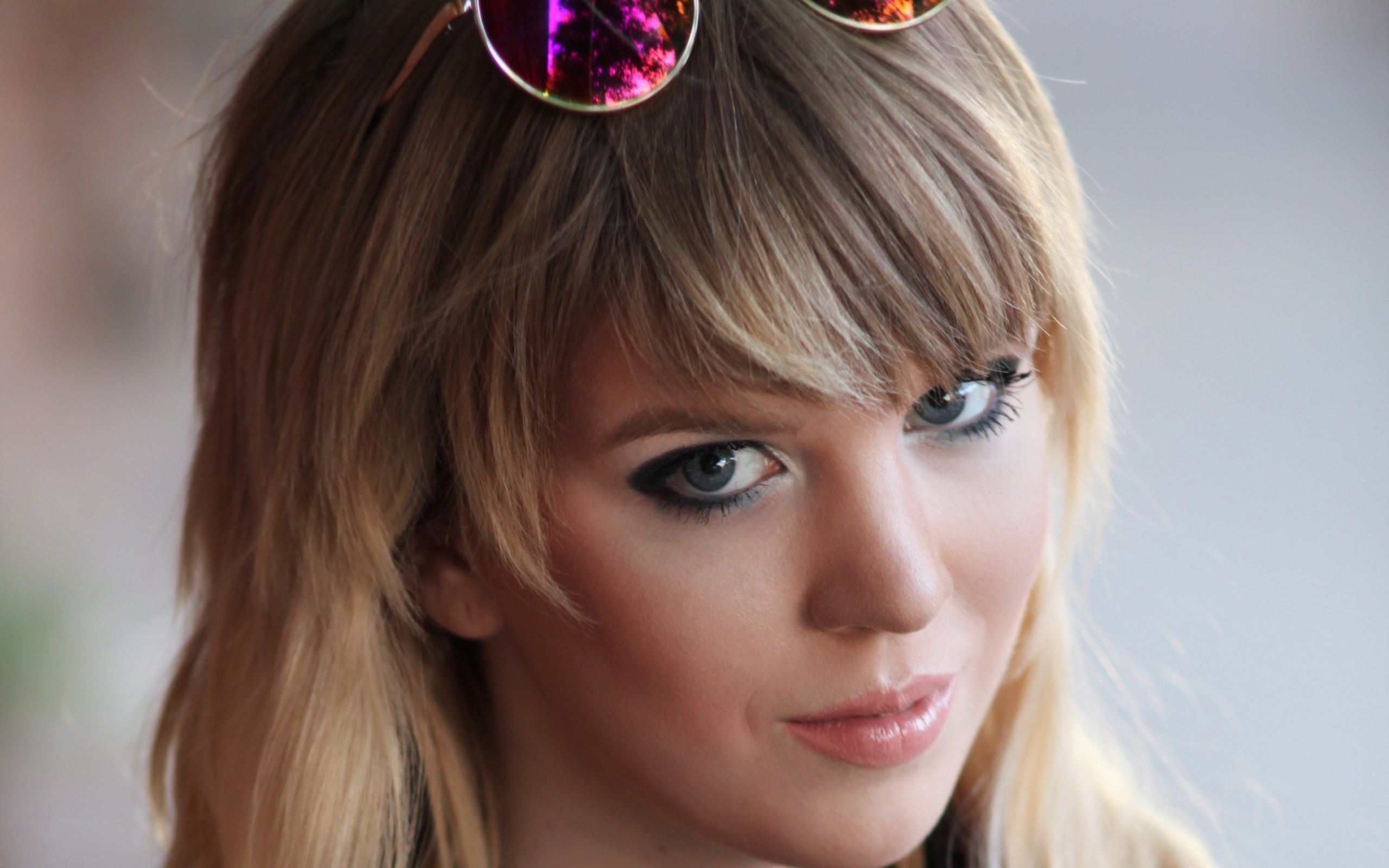 Woman with sunglasses on her head HD Wallpaper