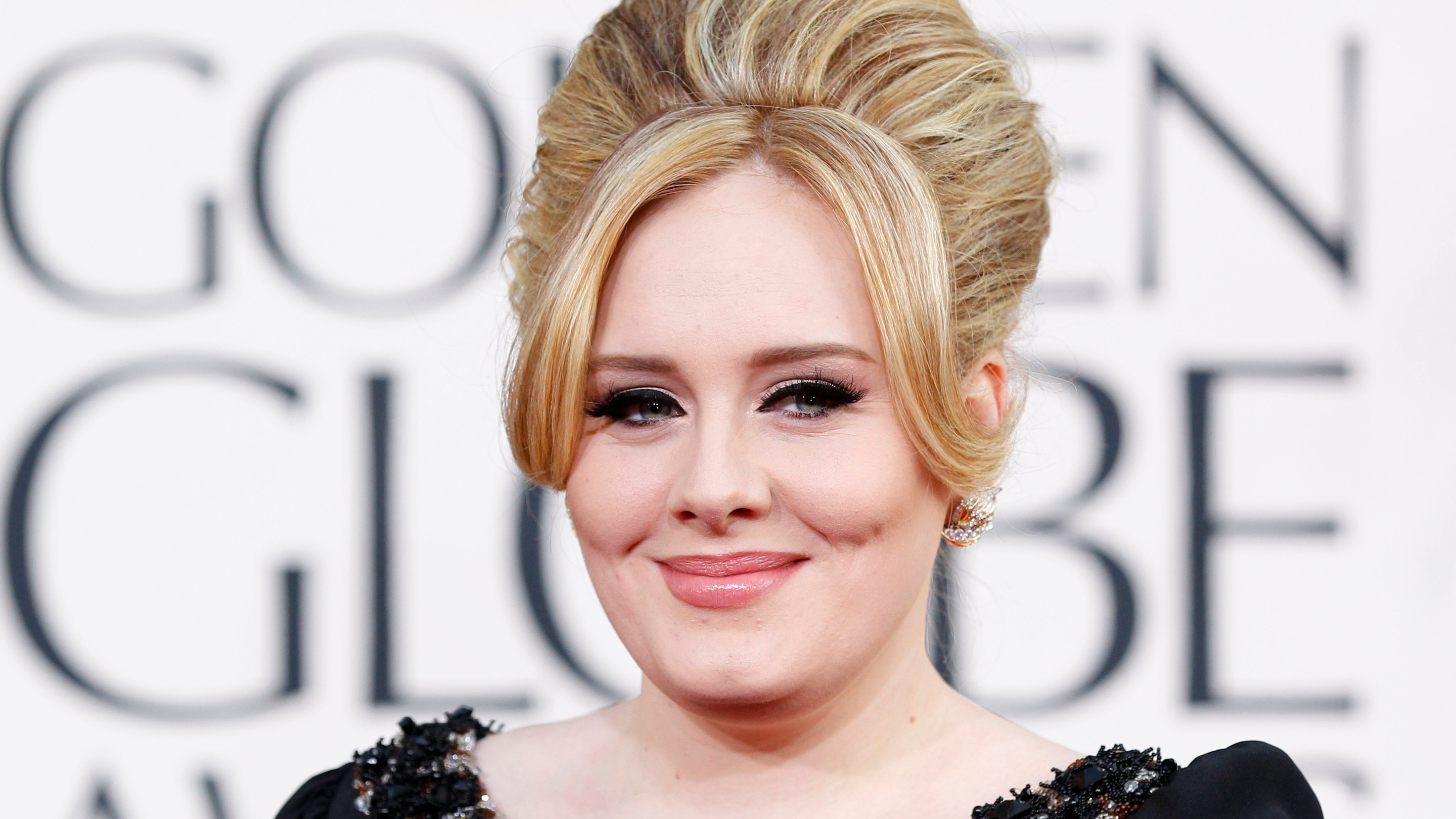 Adele at the Golden Globe Awards HD Wallpaper
