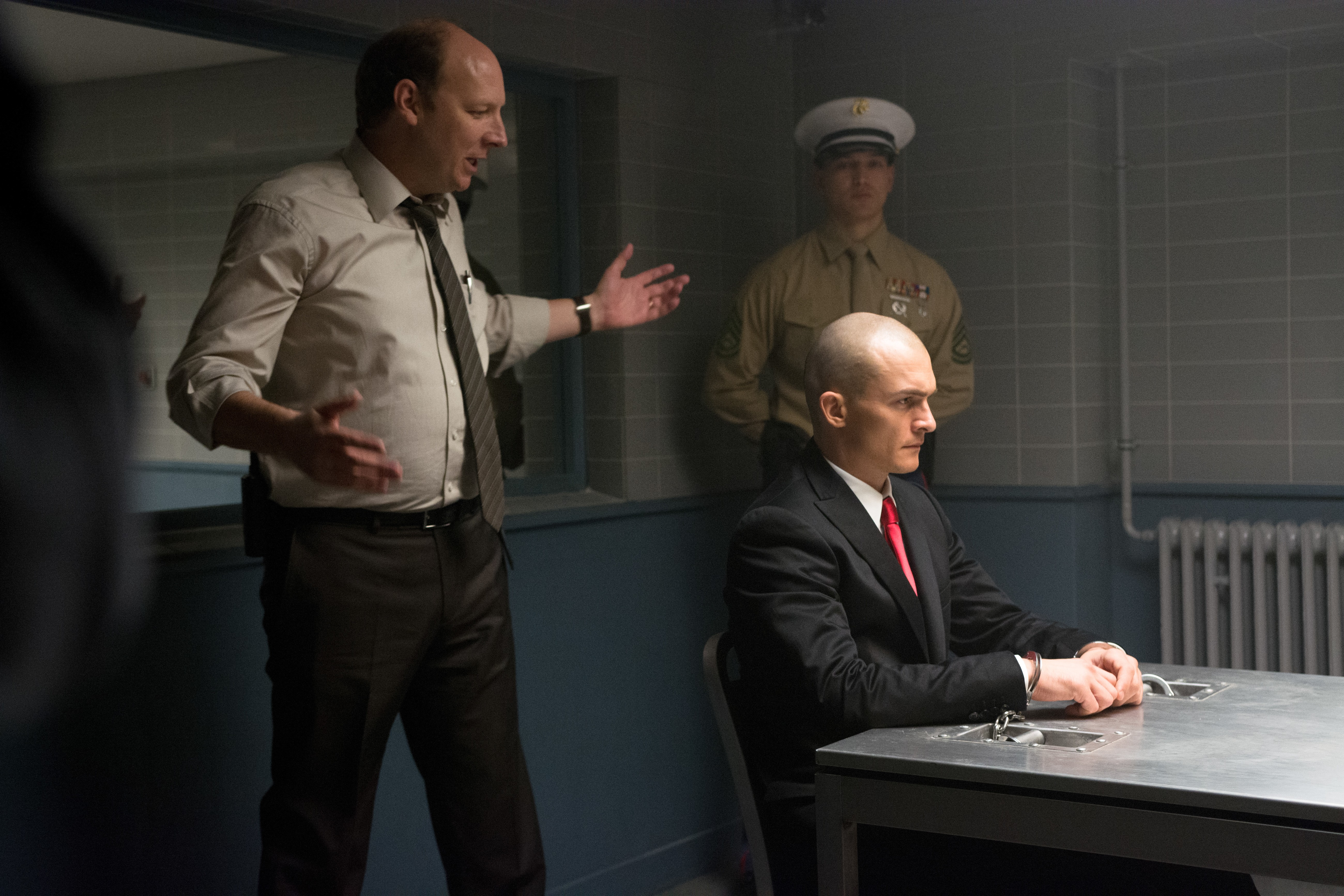 Rupert Friend in a suit and tie in an interrogation room HD Wallpaper