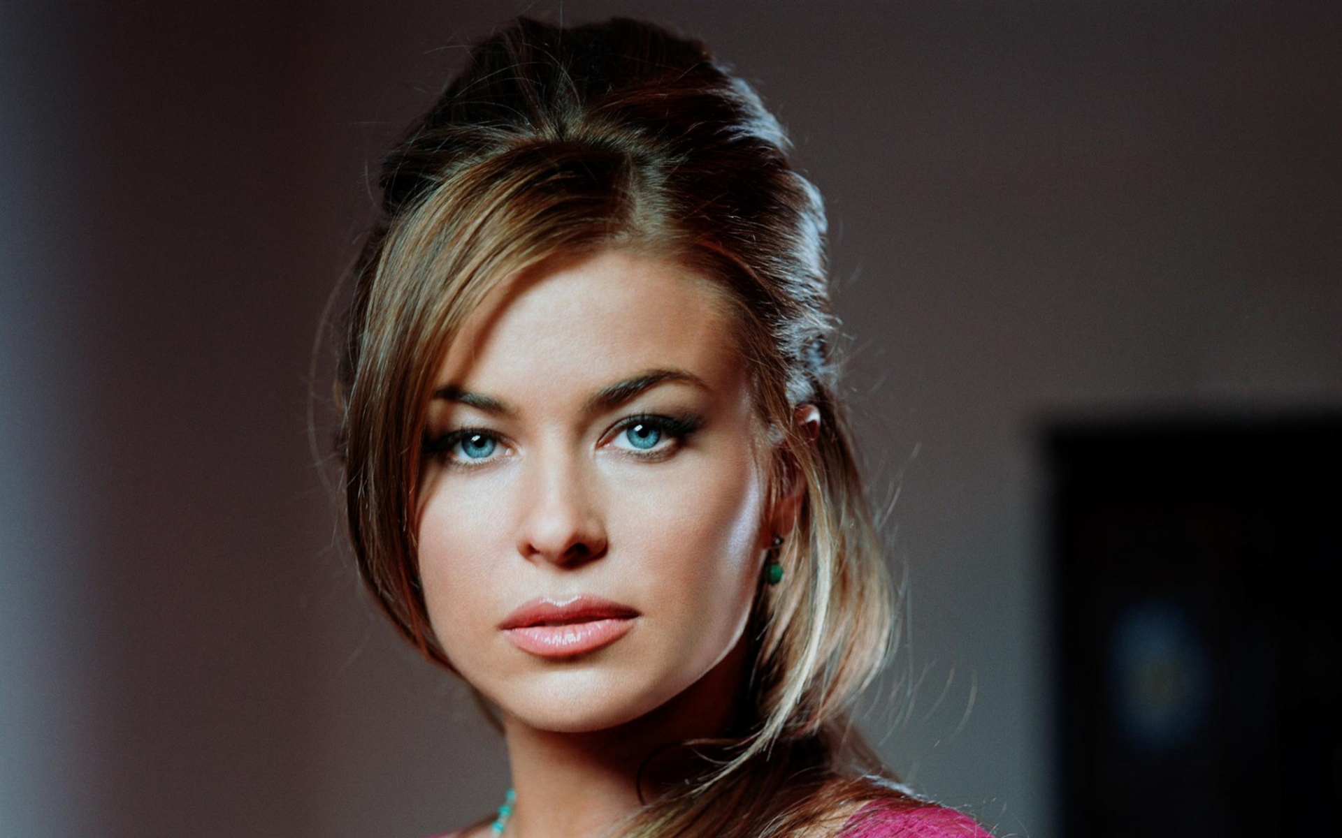 Carmen Electra portrait HD Wallpaper