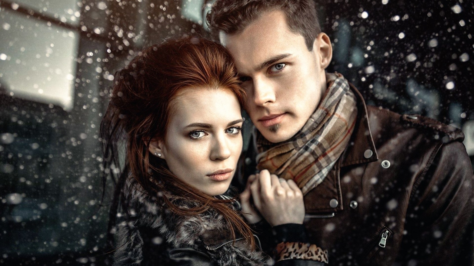Couple embracing in falling snow HD Wallpaper