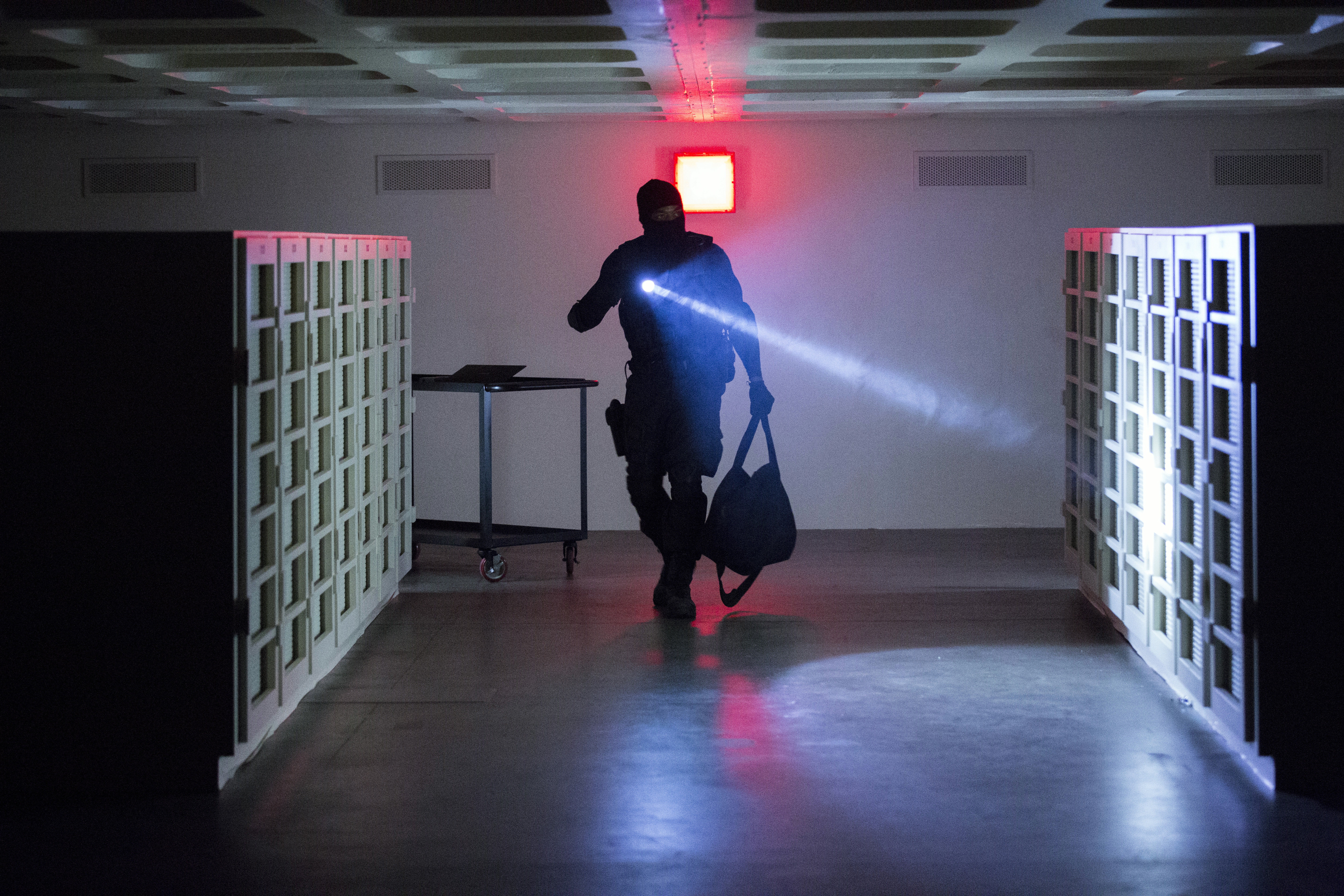 Chiwetel Ejiofor in a dark hallway with a flashlight HD Wallpaper
