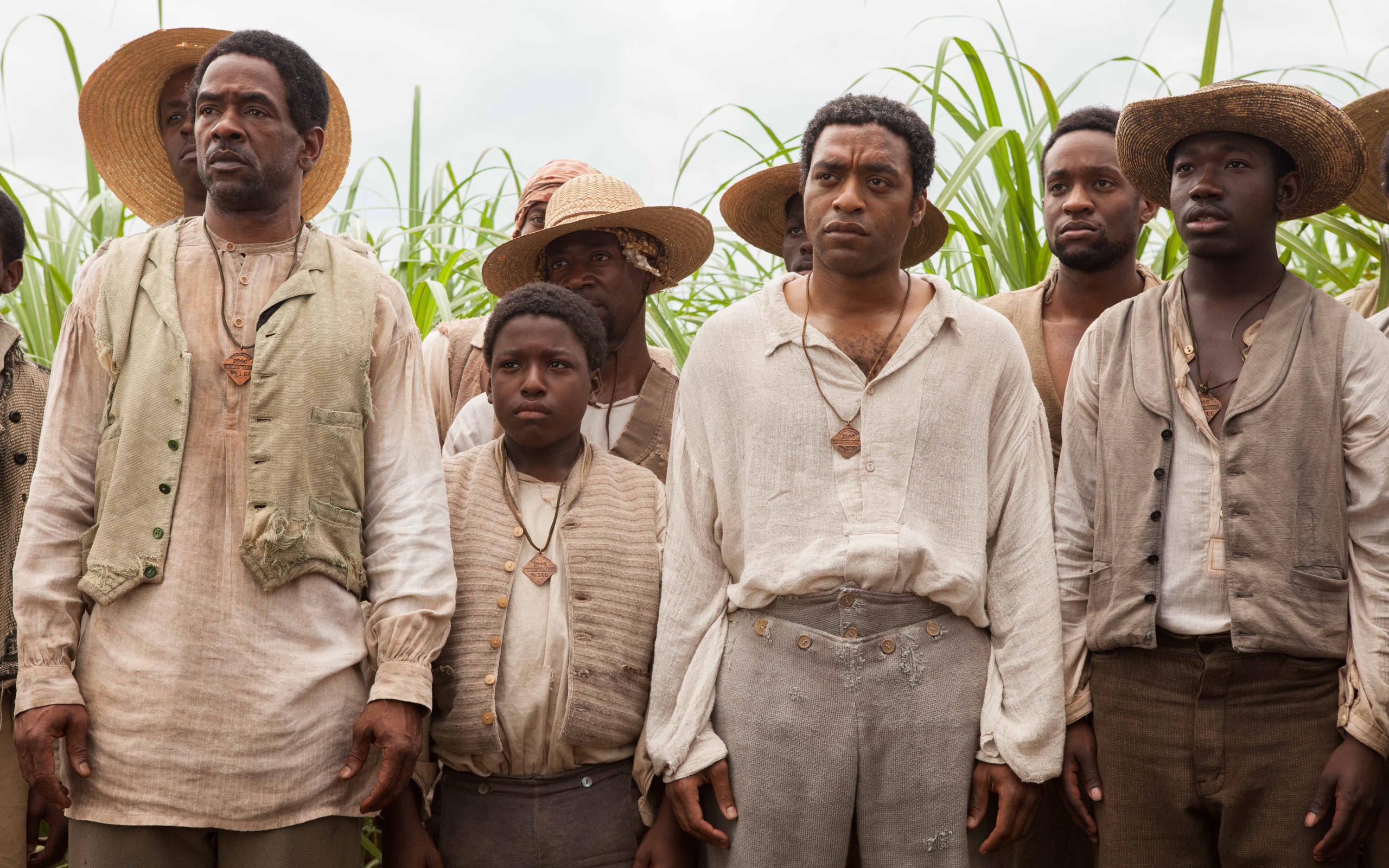 Chiwetel Ejiofor and other men in a field HD Wallpaper