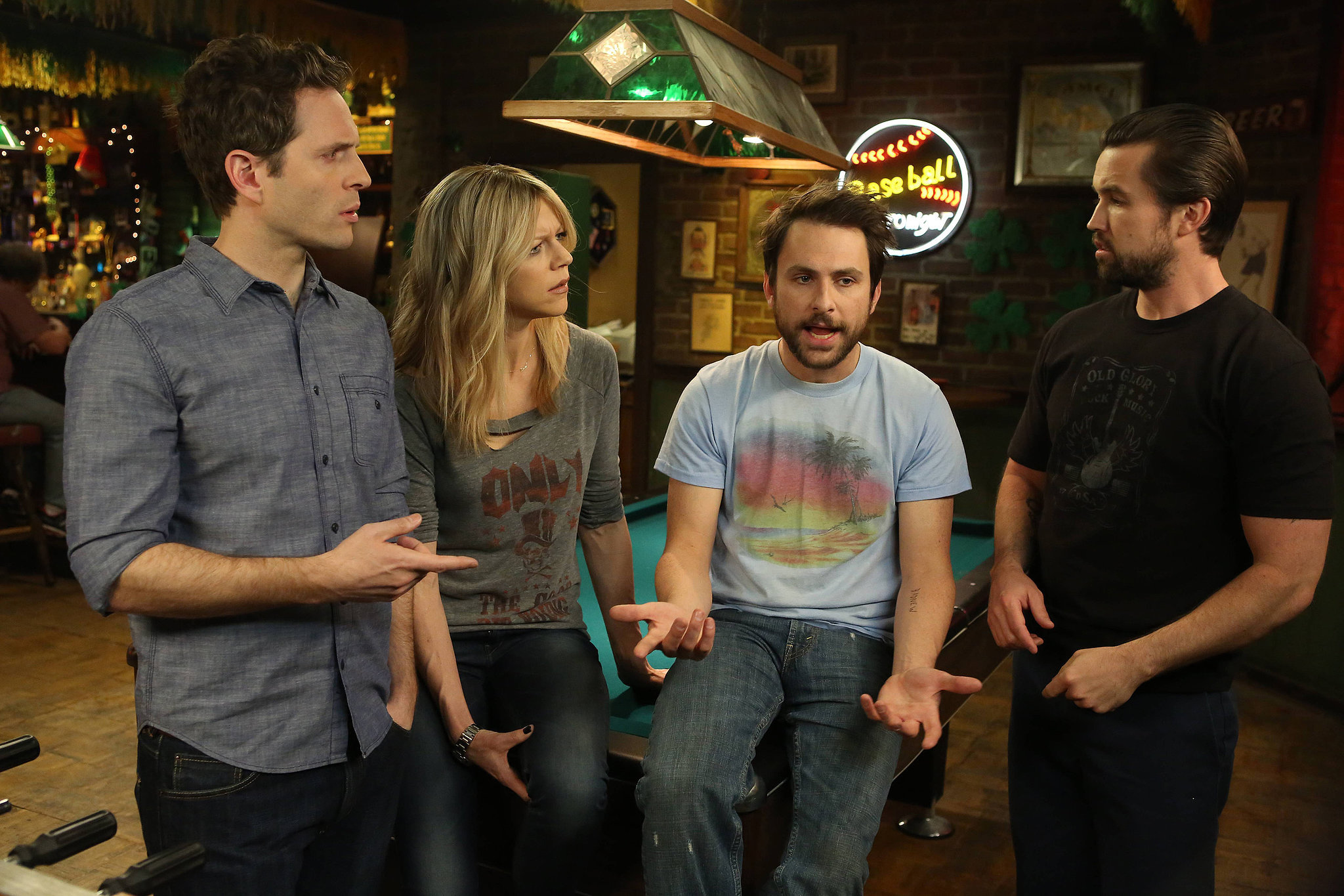 Kaitlin Olson and male actors in a bar HD Wallpaper
