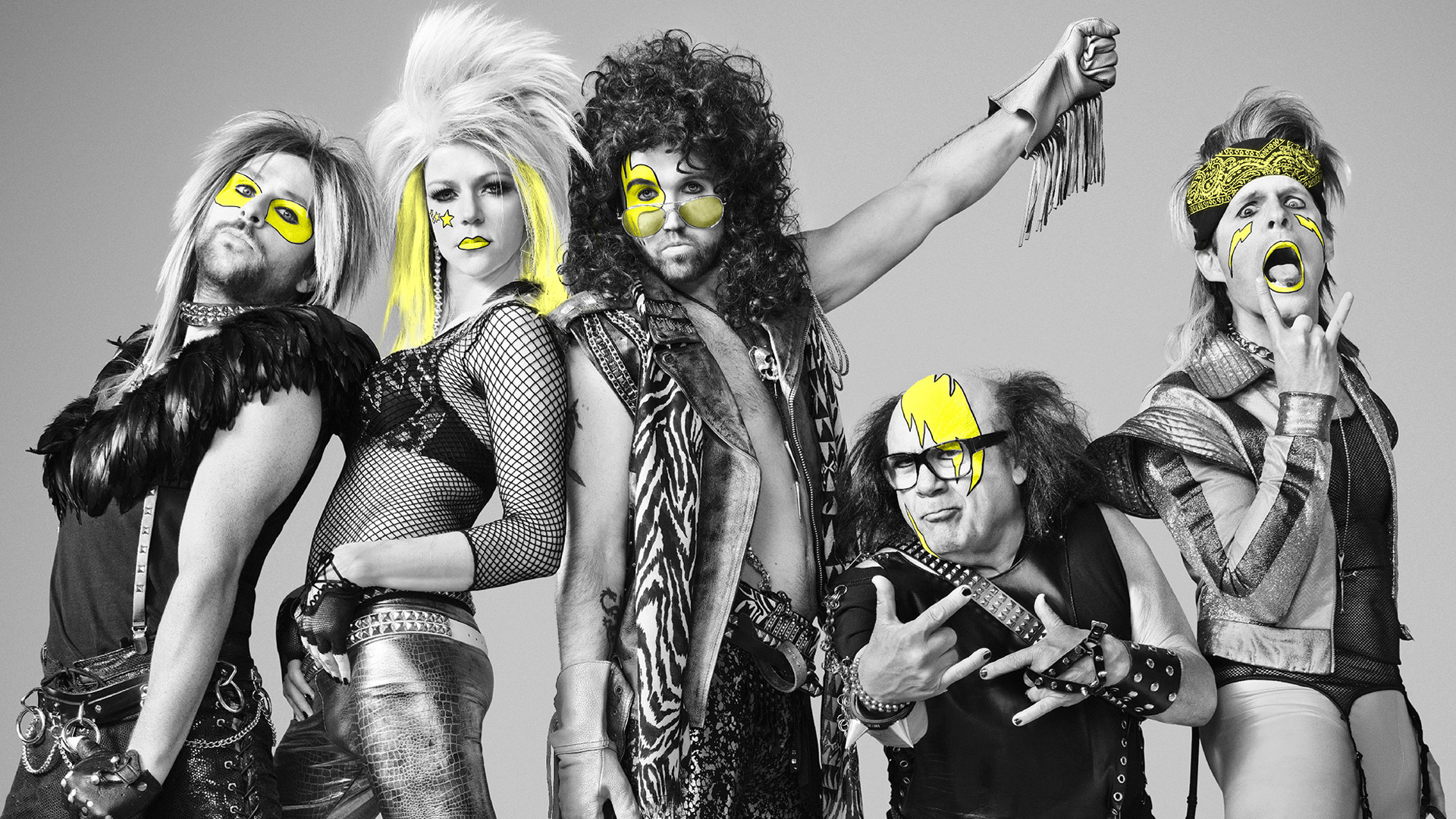 Kaitlin Olson and cast in rockstar costumes HD Wallpaper