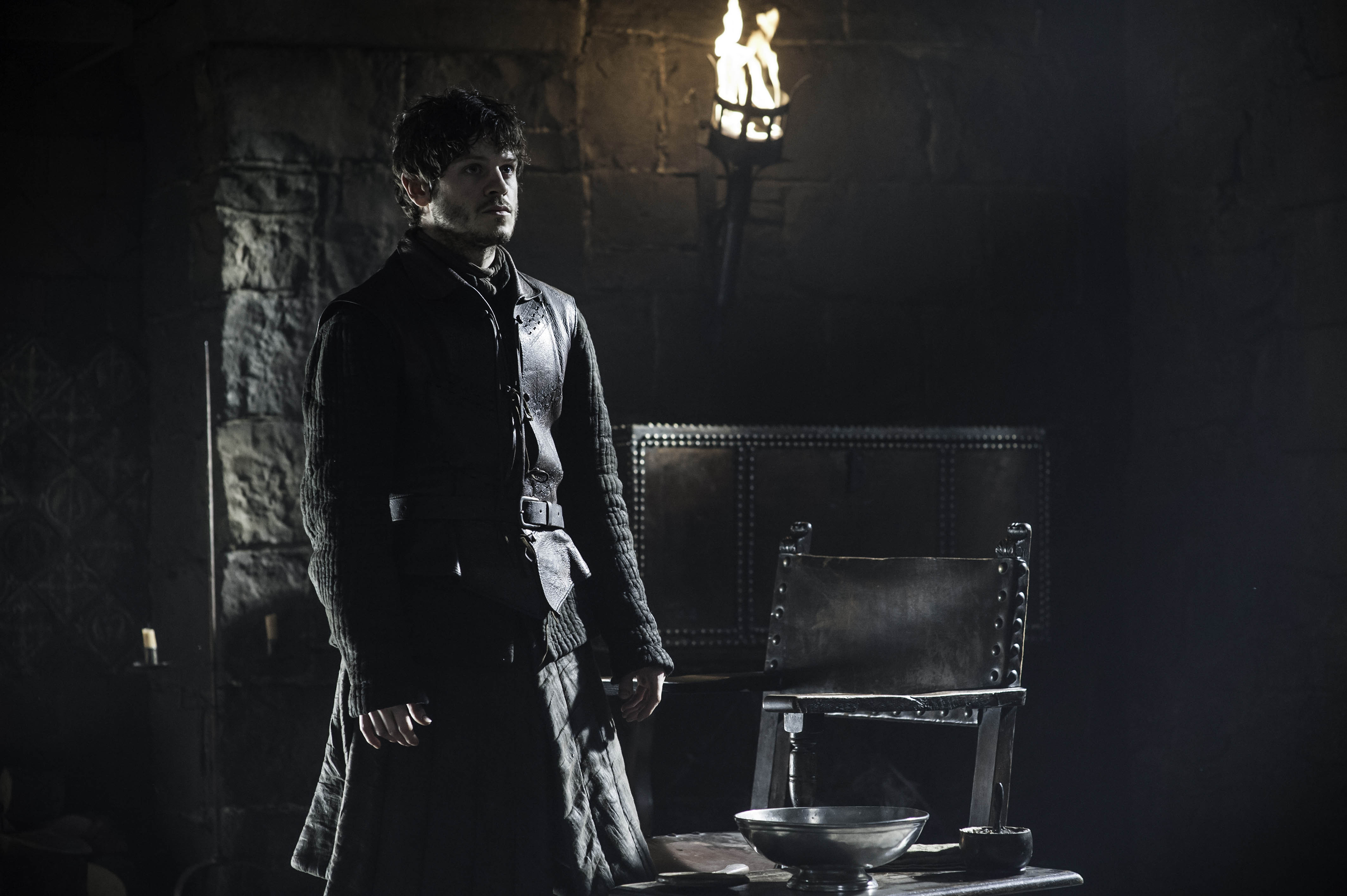 Iwan Rheon in a dark room HD Wallpaper