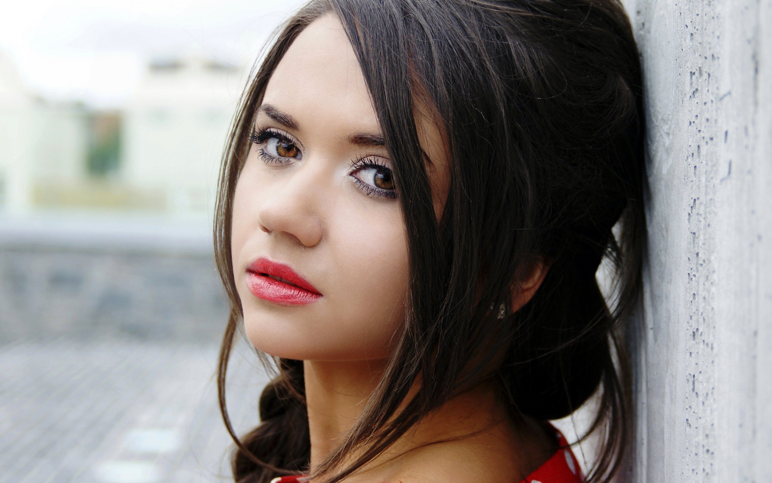 Young woman with dark hair and red lipstick HD Wallpaper