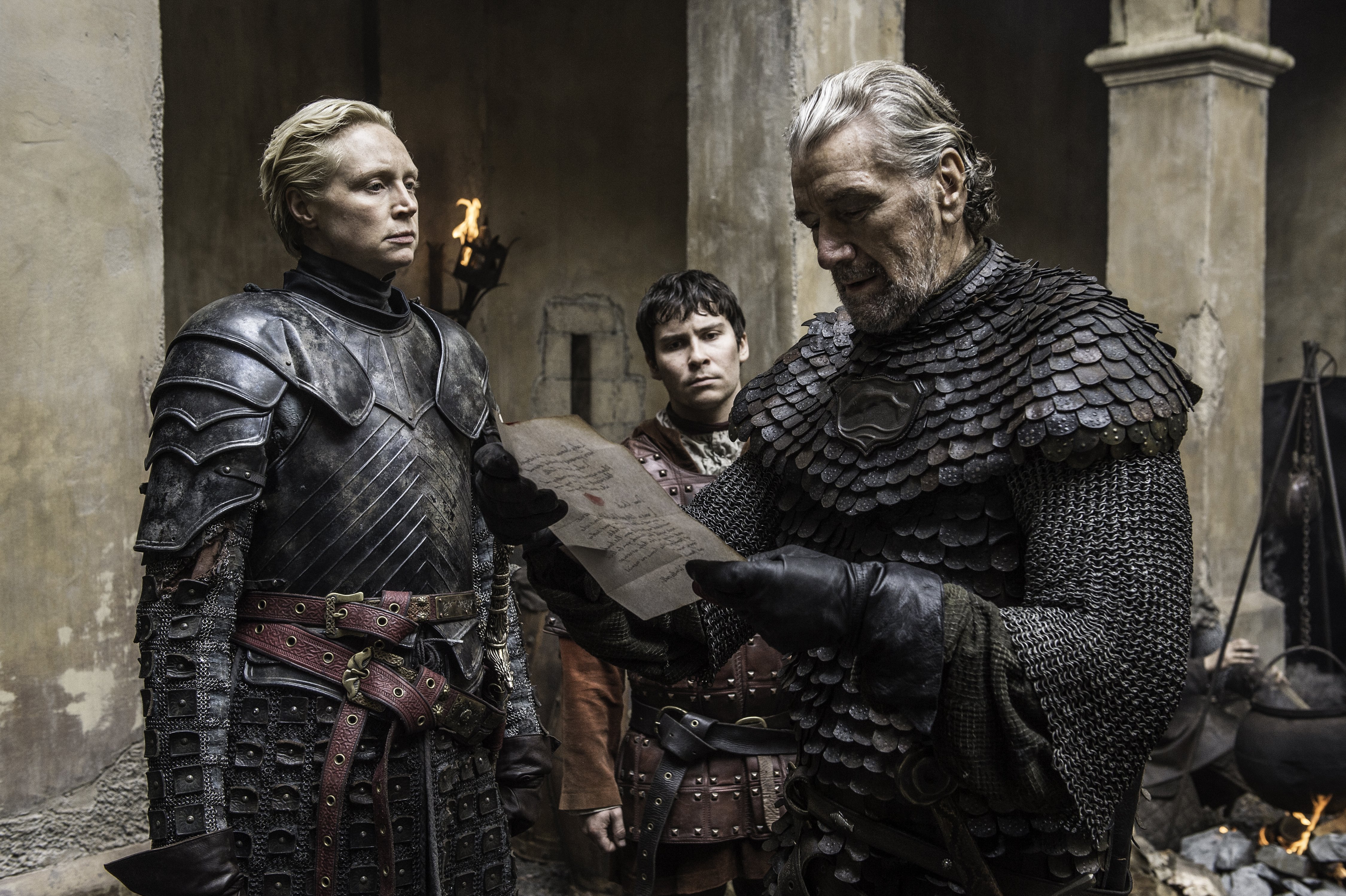 Brienne of Tarth and Ser Davos Seaworth reading a letter HD Wallpaper