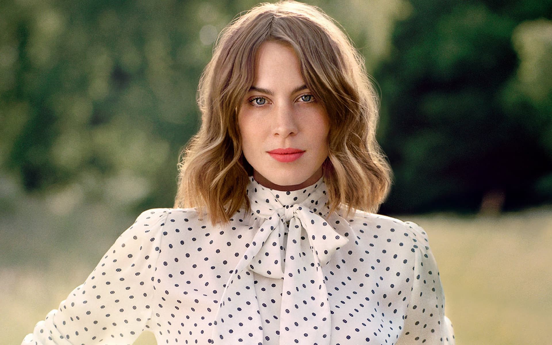 Alexa Chung in Polka Dot Blouse HD Wallpaper