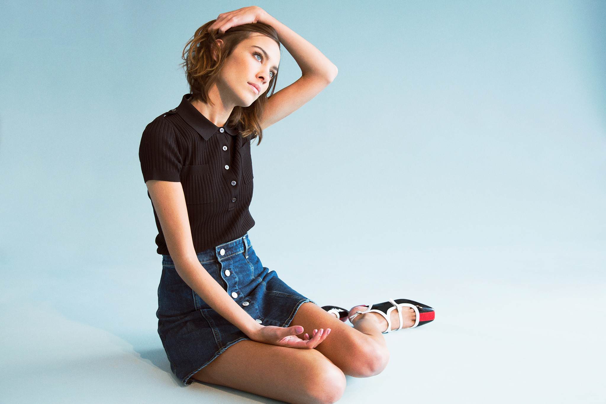 Alexa Chung sitting on the floor HD Wallpaper
