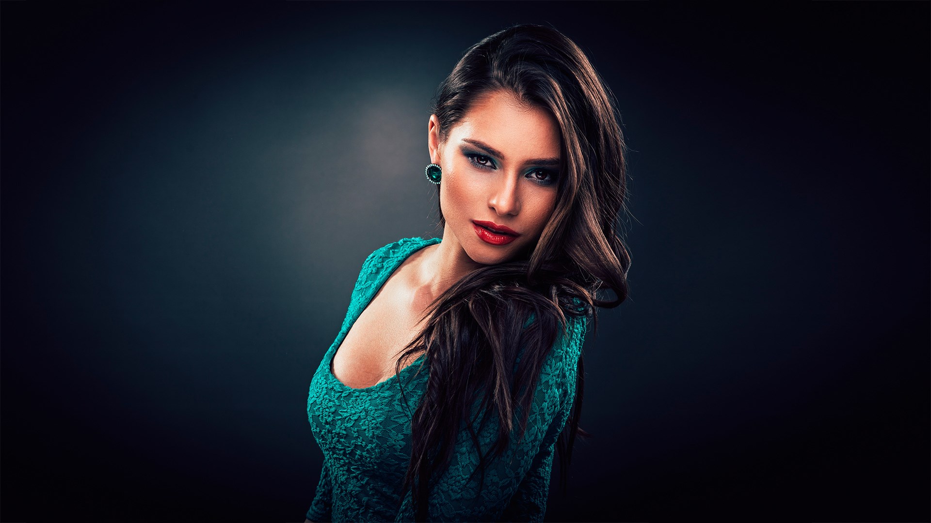Woman in a teal dress with makeup HD Wallpaper