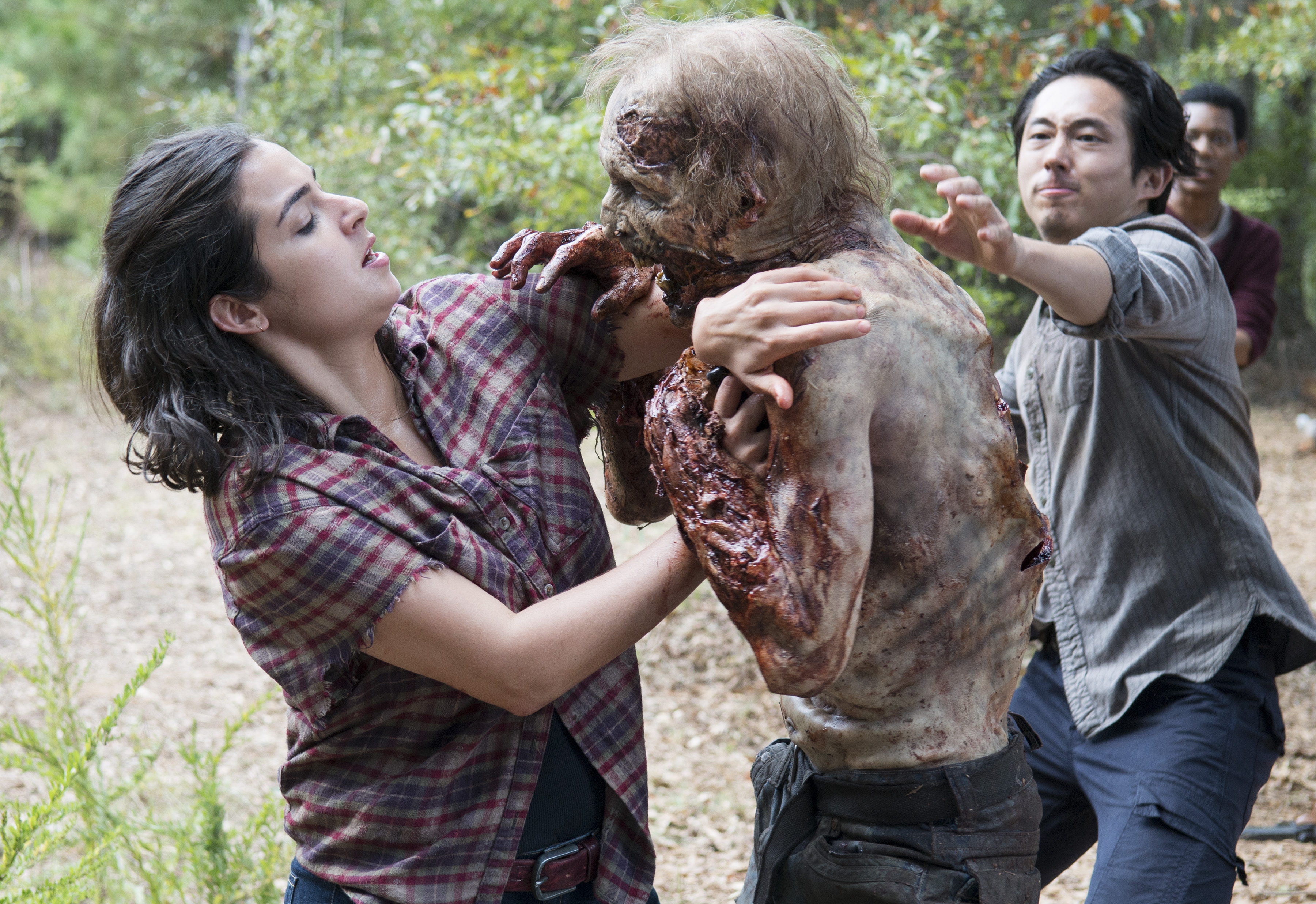 The Walking Dead: Glenn Rhee and Zombie HD Wallpaper