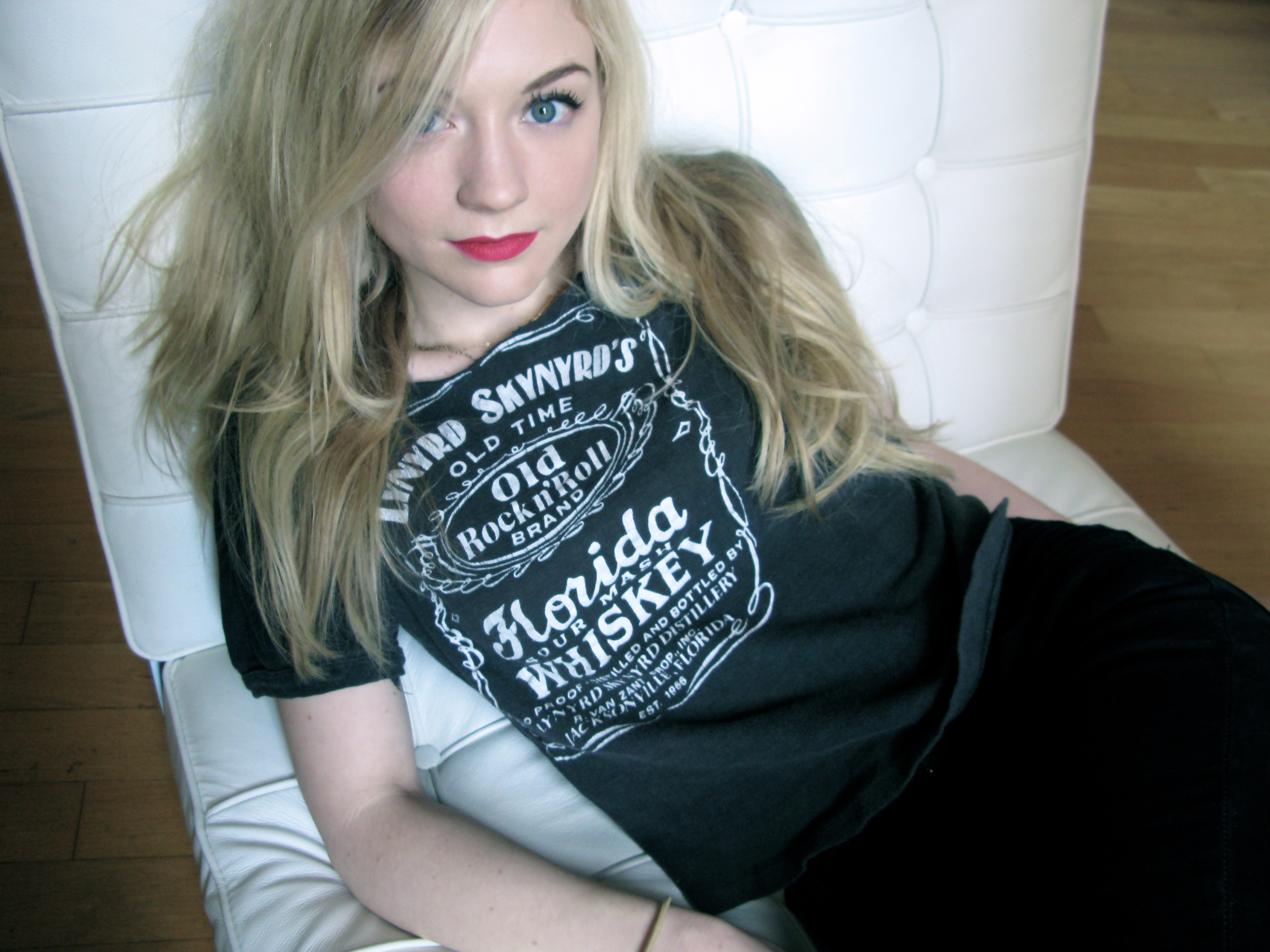 Emily Kinney wearing Lynyrd Skynyrd t-shirt HD Wallpaper