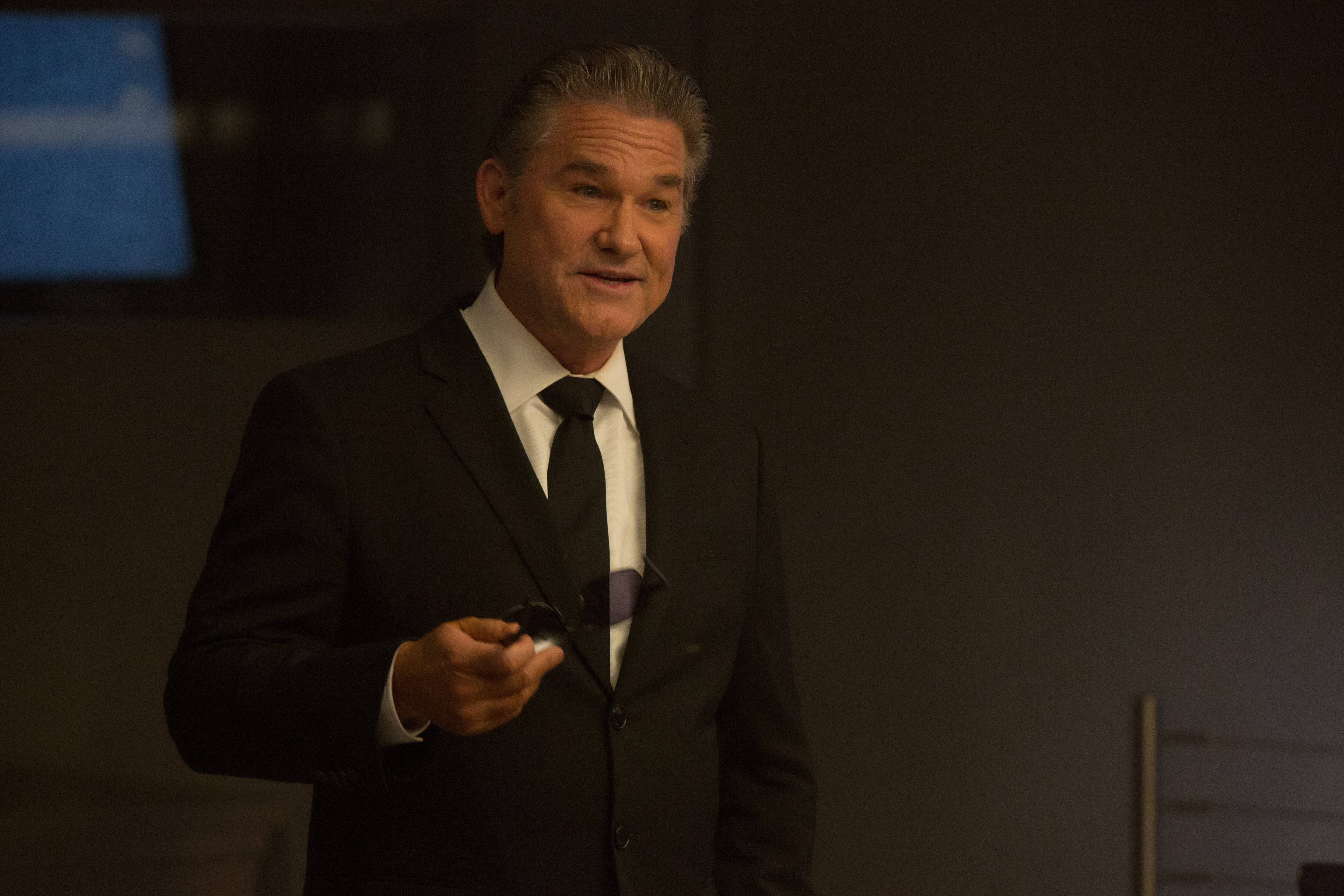 Kurt Russell in a Suit HD Wallpaper