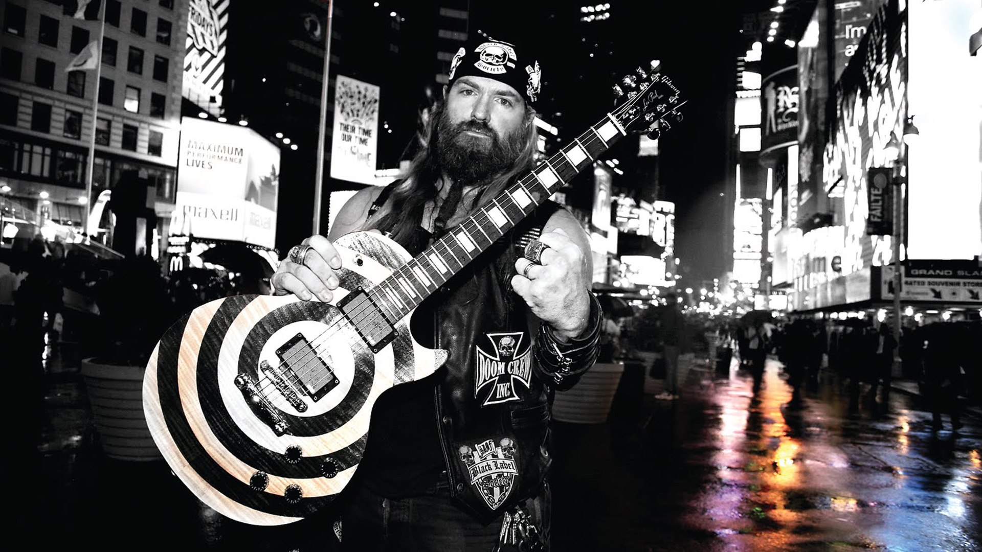 Zakk Wylde with guitar in Times Square HD Wallpaper