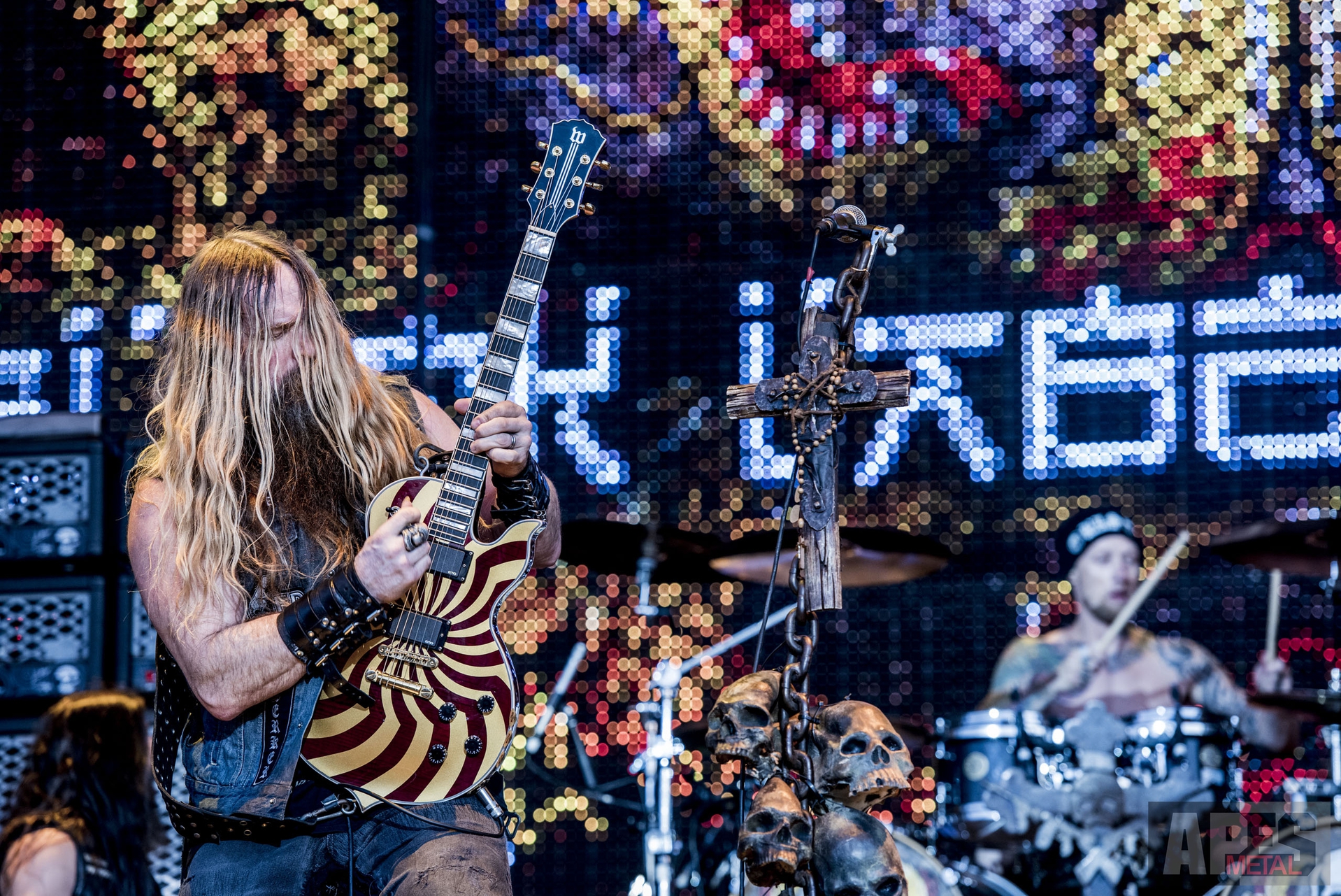 Zakk Wylde performing on stage with a guitar HD Wallpaper