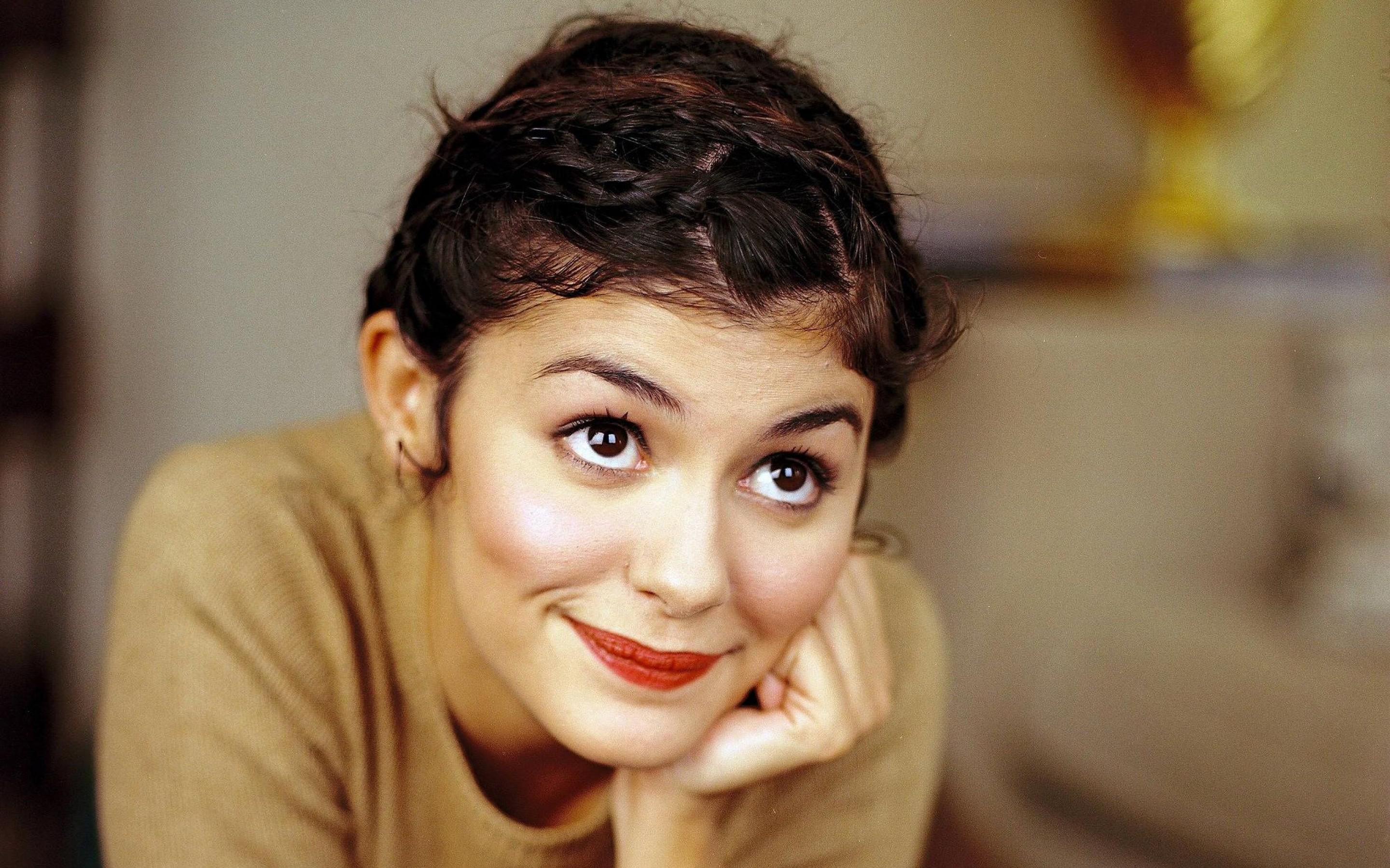 Audrey Tautou HD Wallpaper