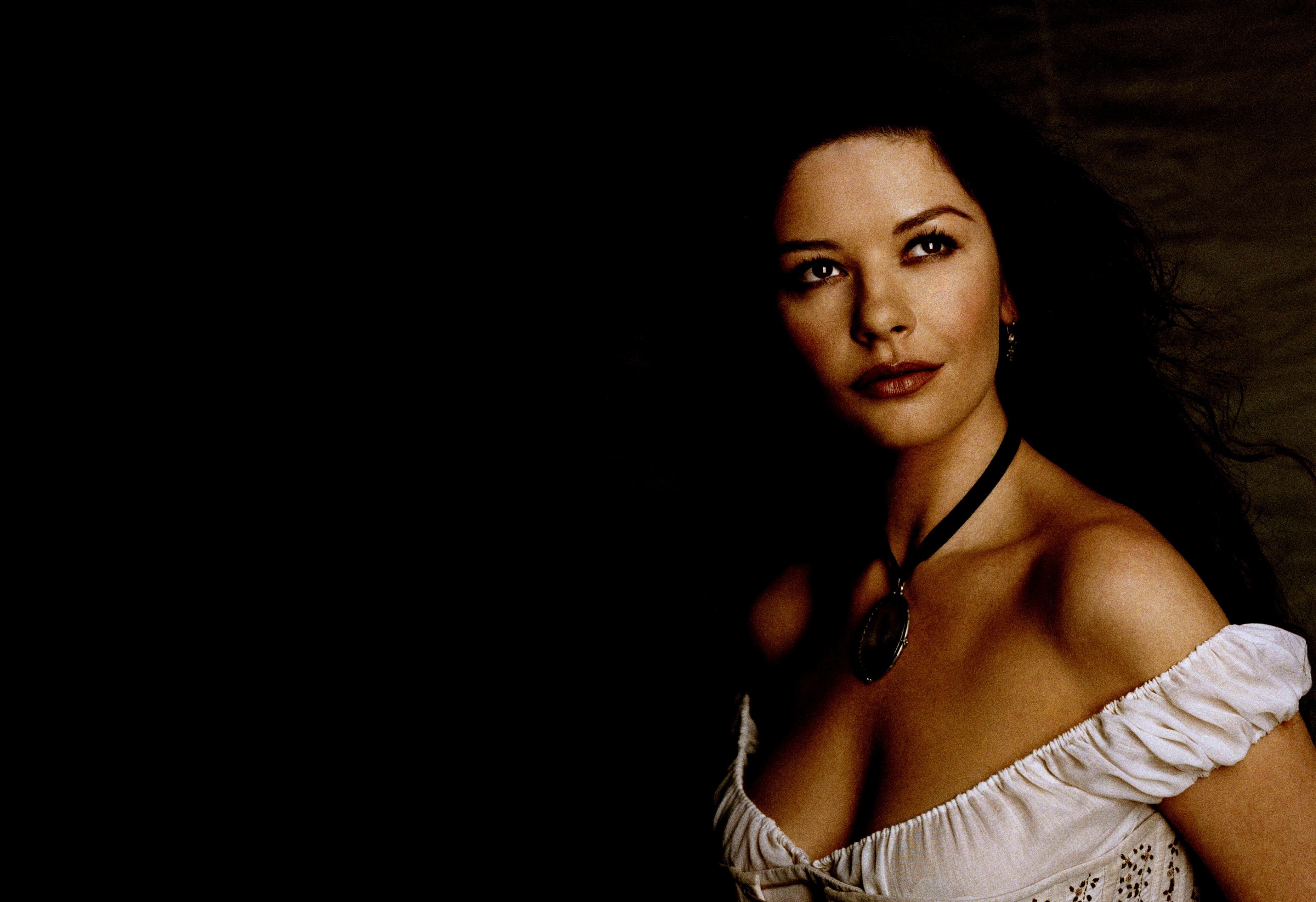 Catherine Zeta-Jones HD Wallpaper